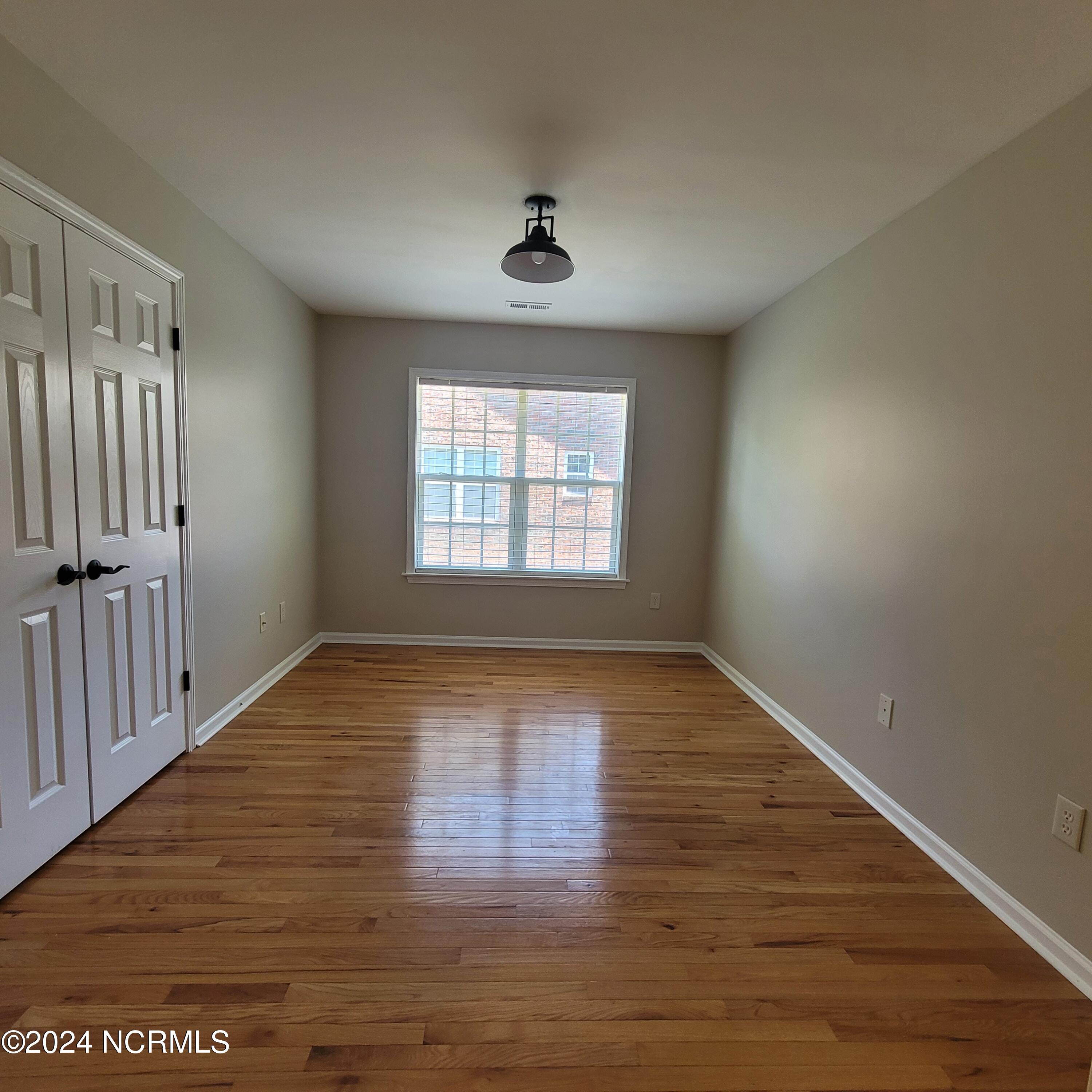 100544715 | Photo 23