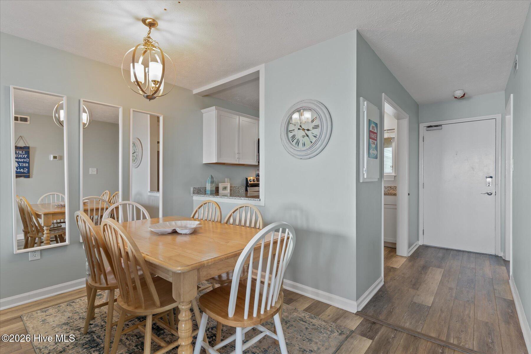 100564383 | Photo 22