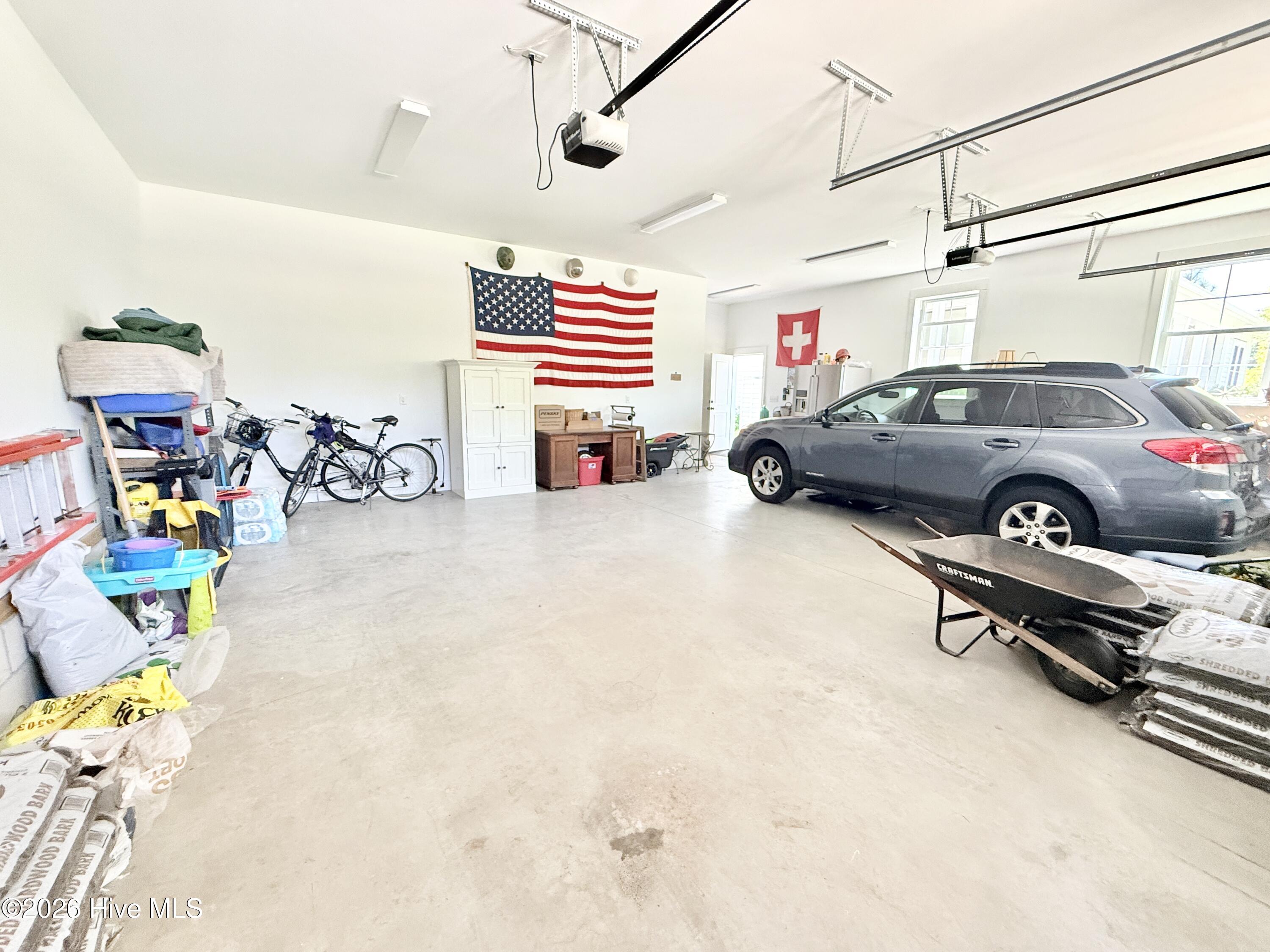 100567886 | Photo 64