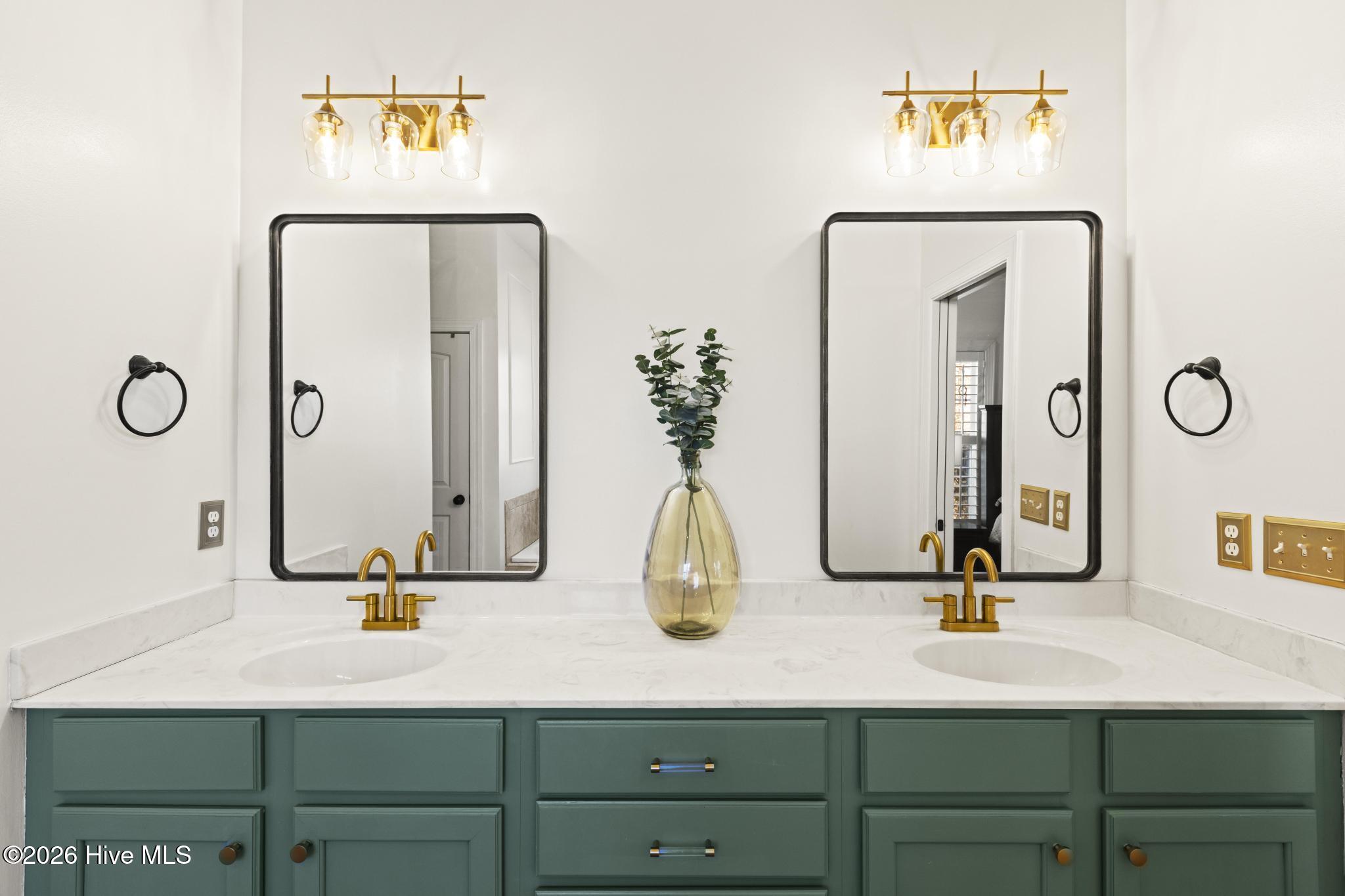 100555770 | Photo 17