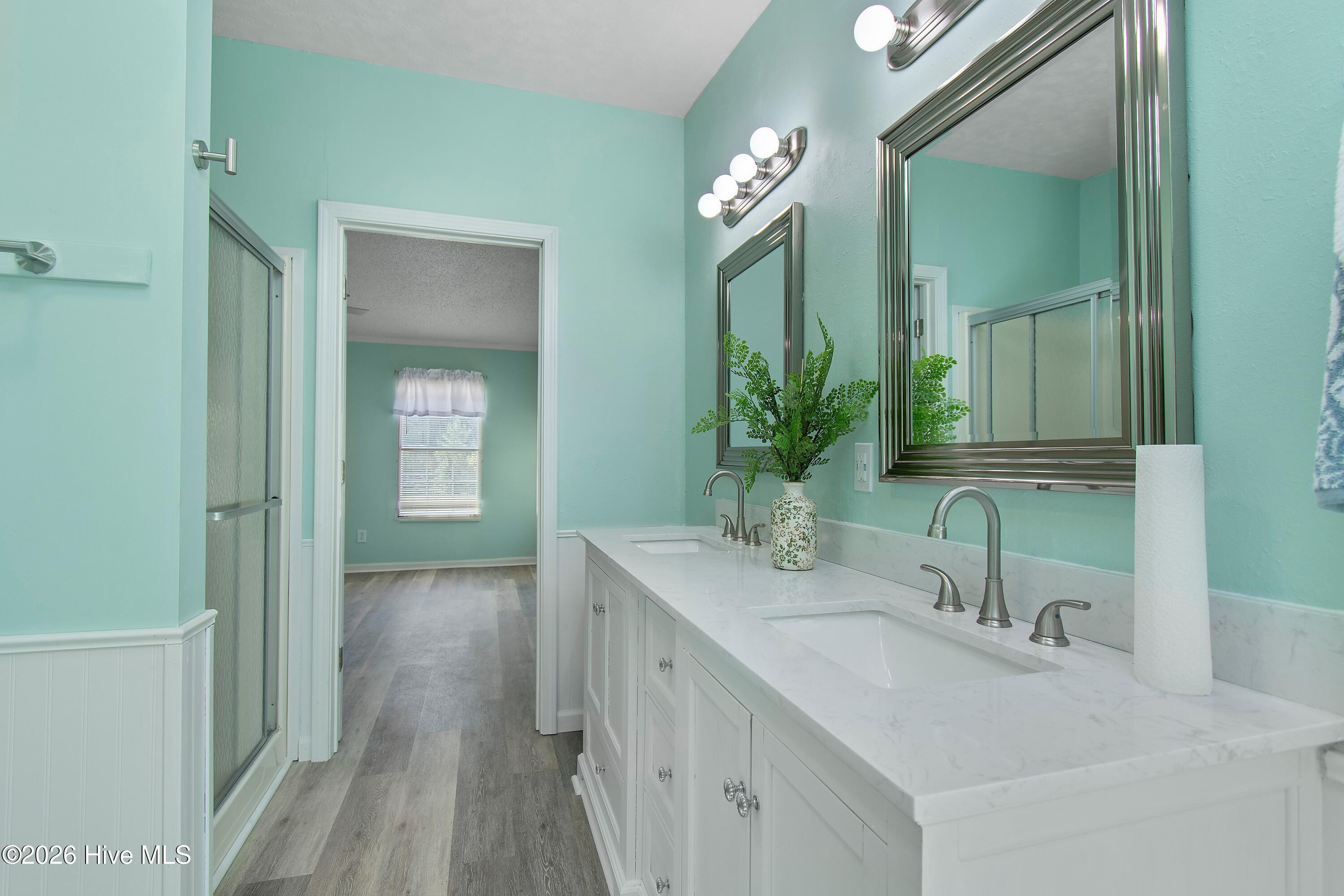 100566223 | Photo 27