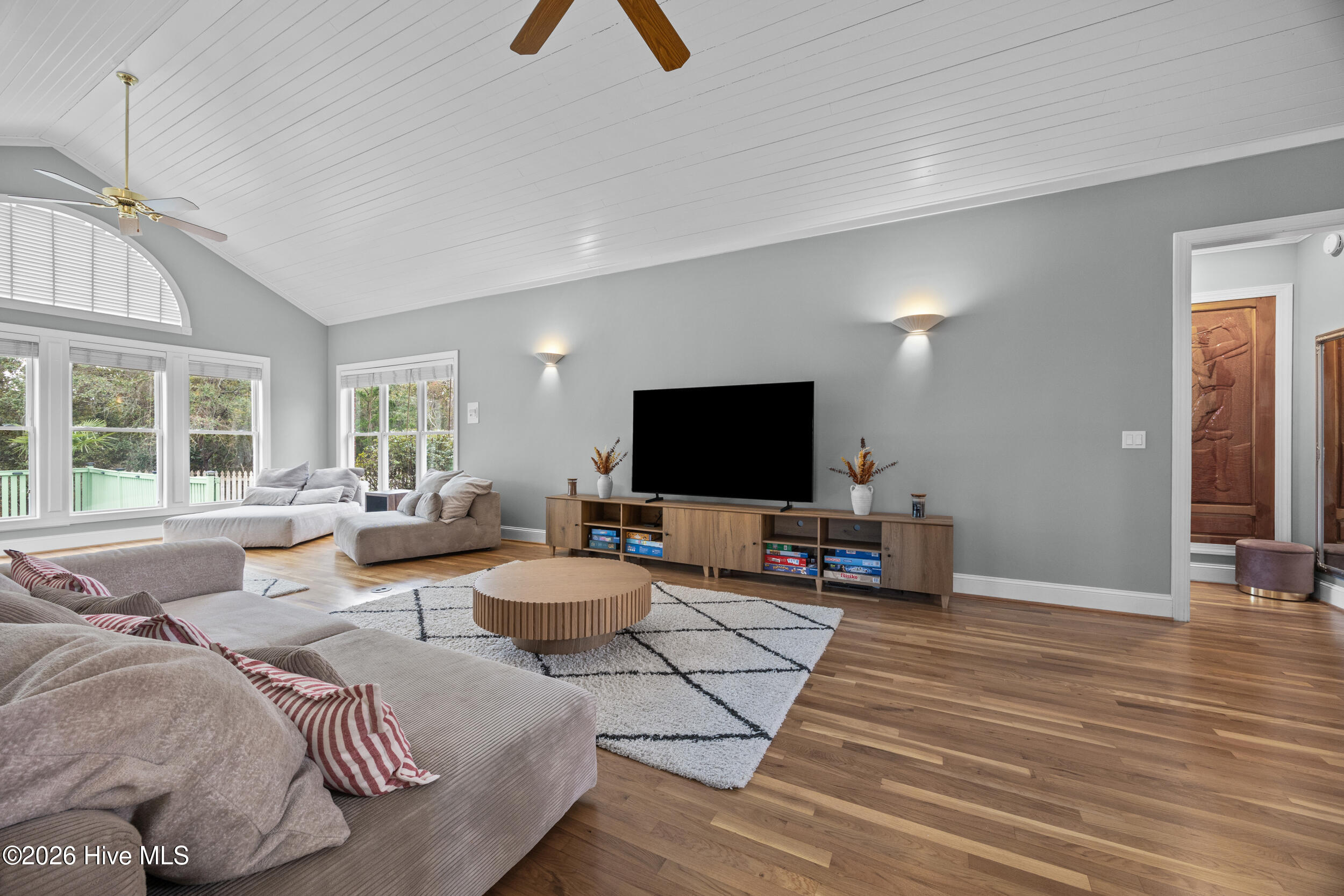 100555856 | Photo 15