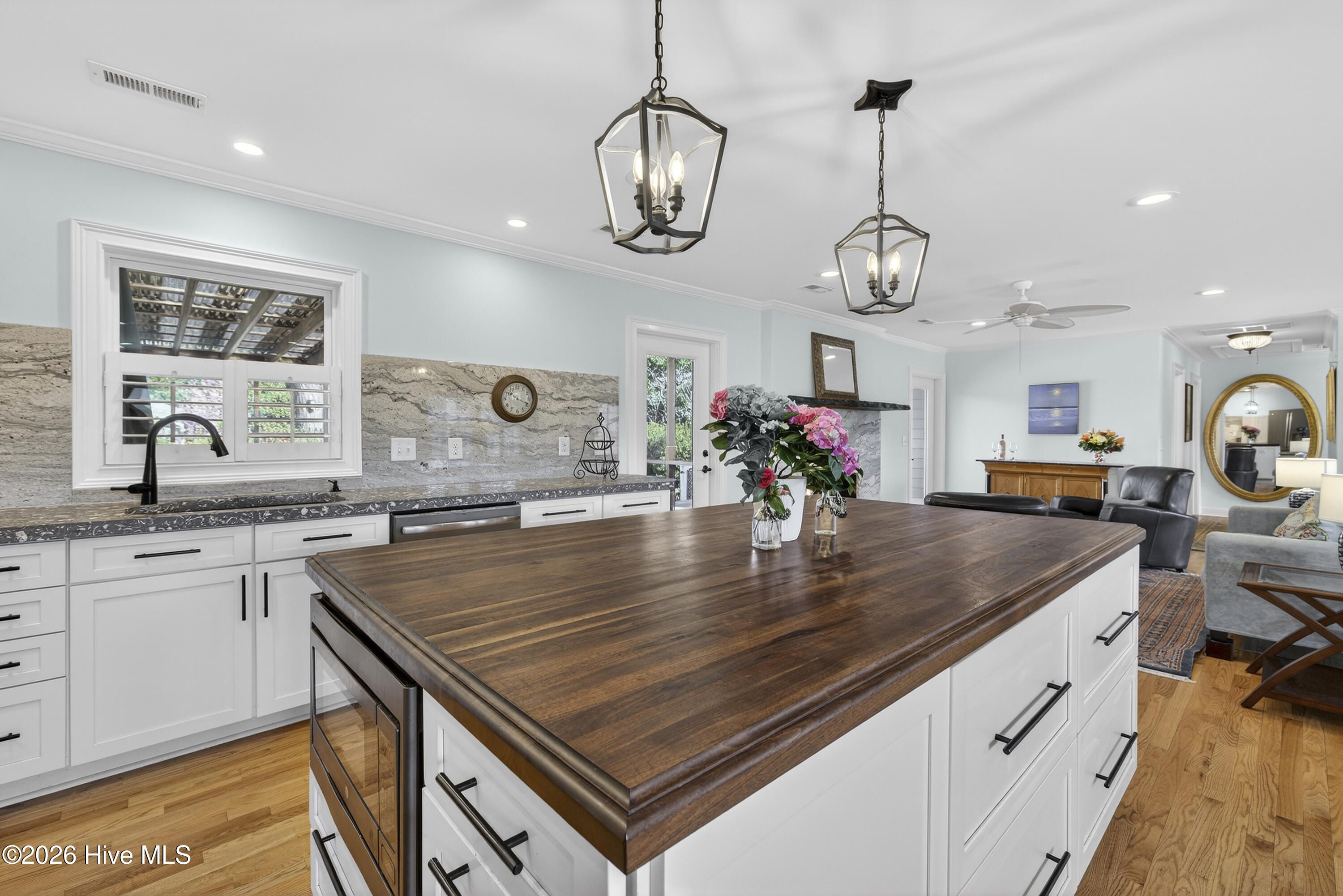 100559114 | Photo 19