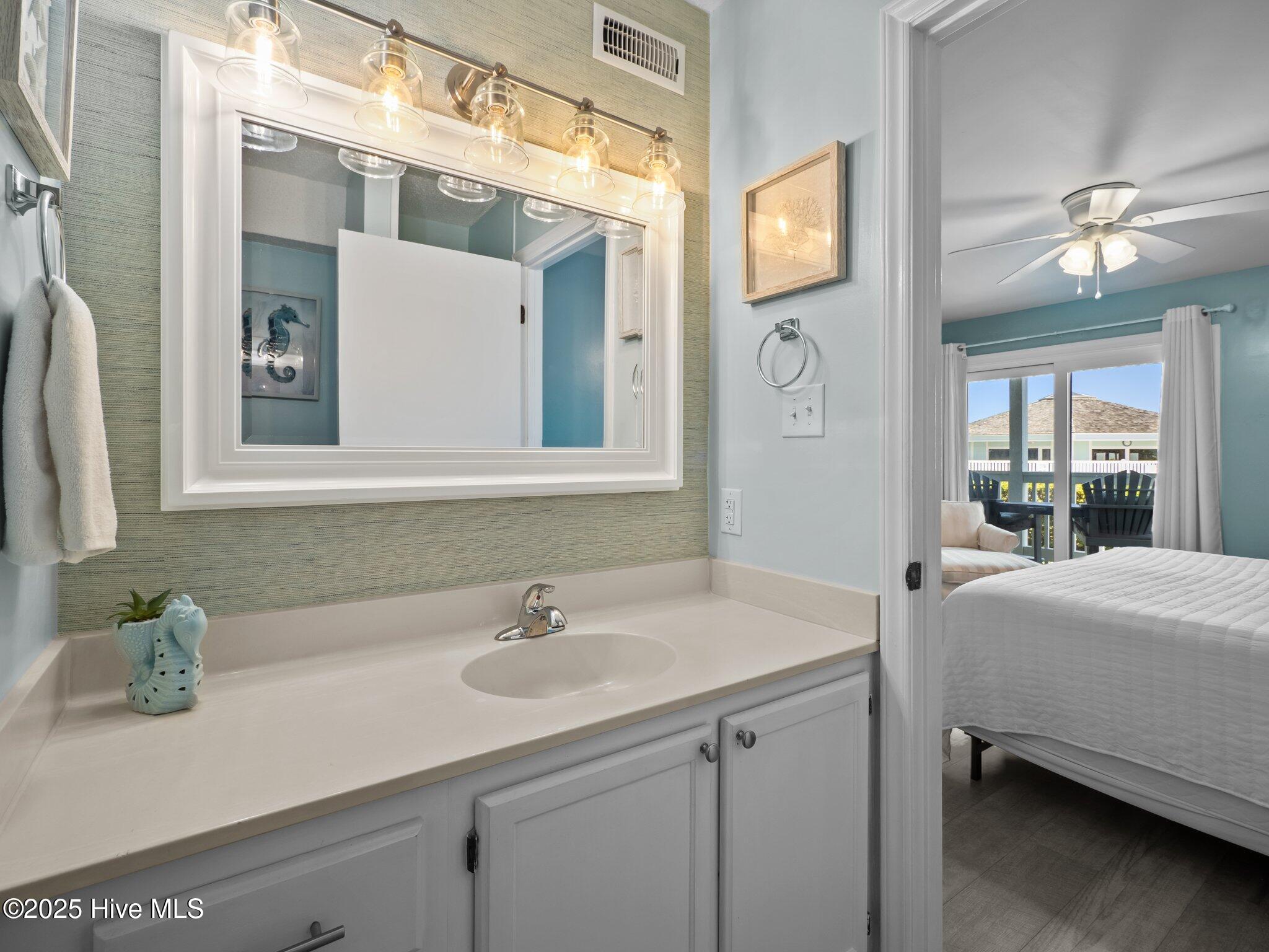 100536863 | Photo 23