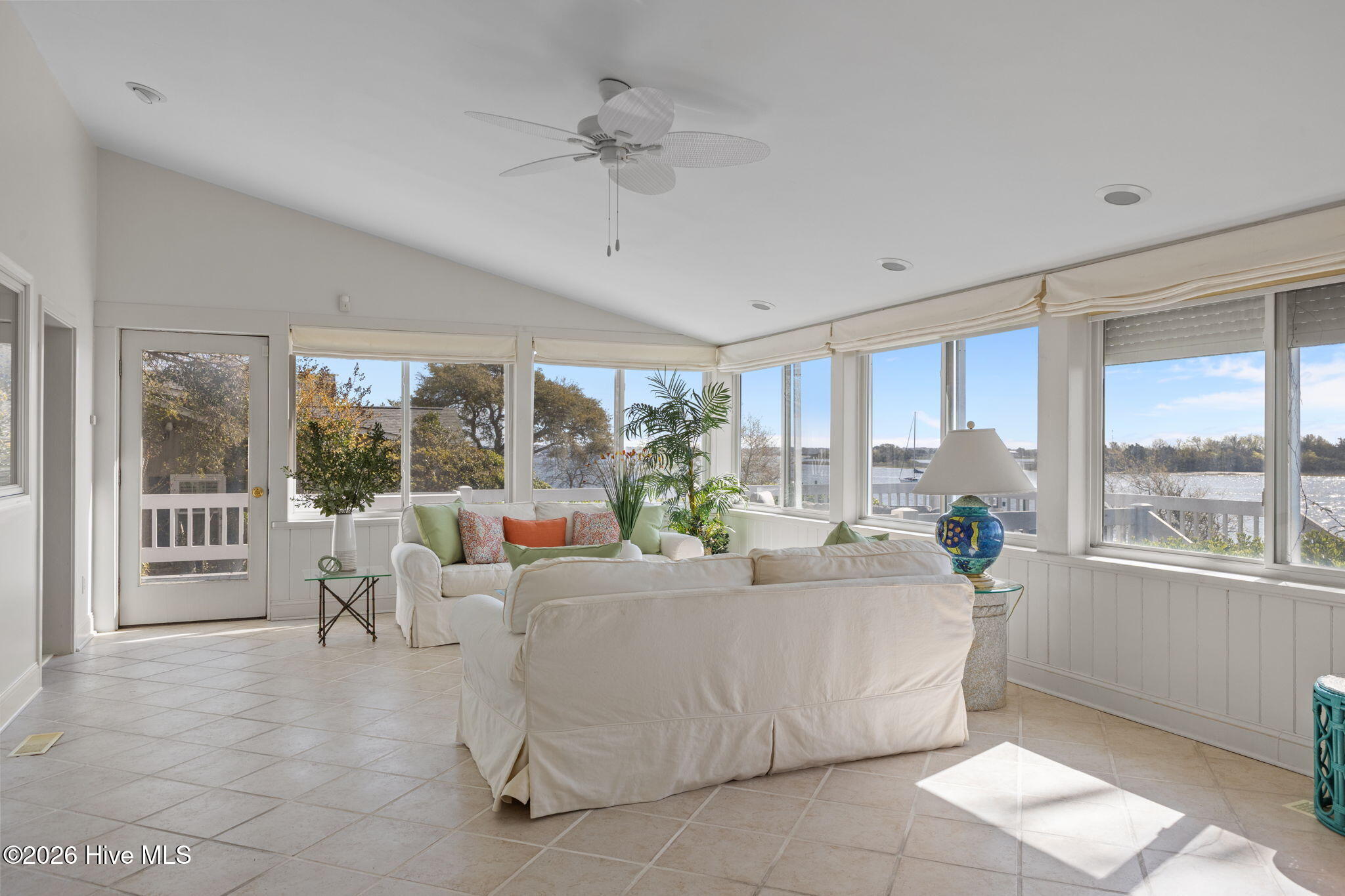 100564648 | Photo 17