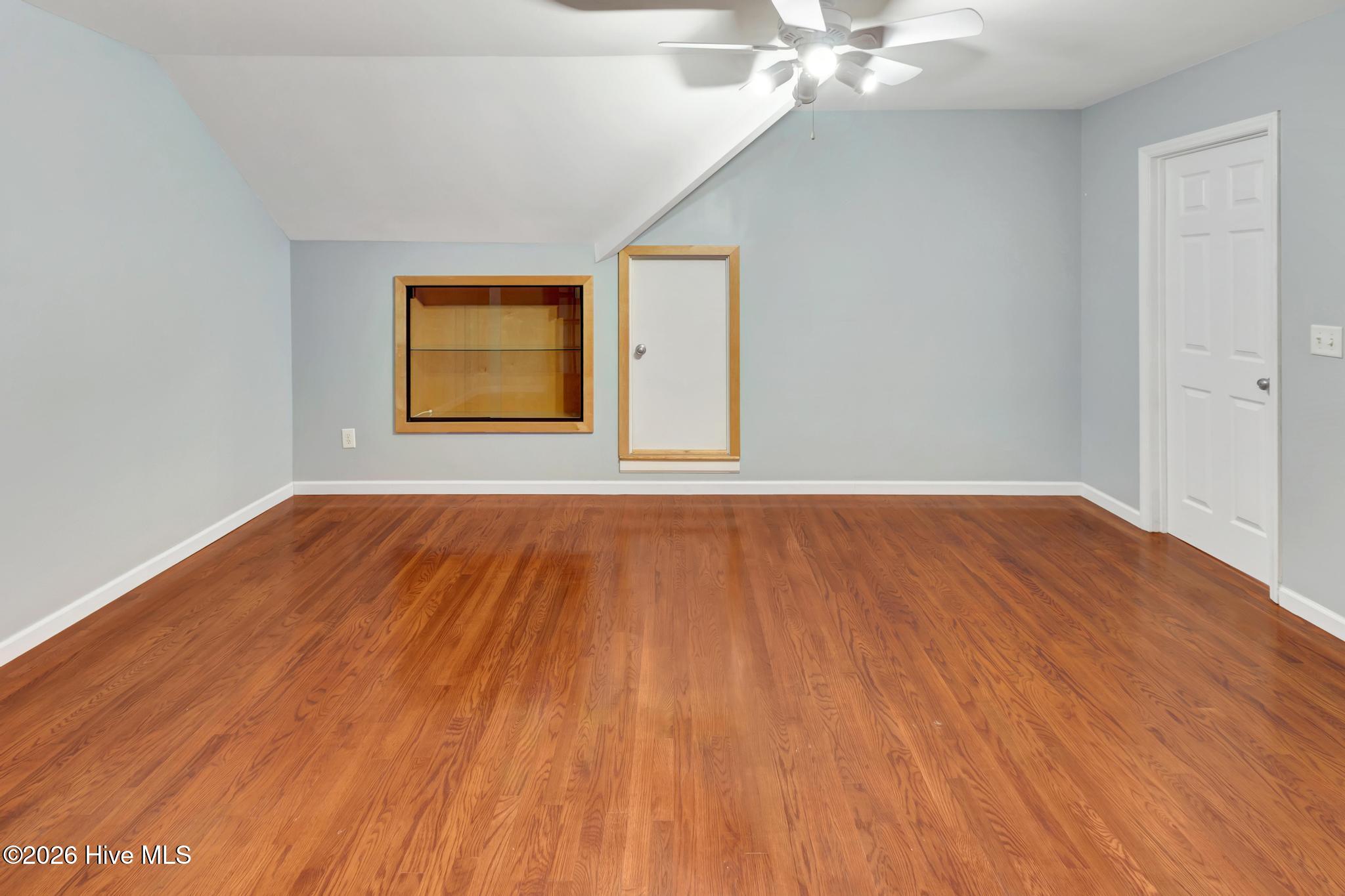 100569347 | Photo 28