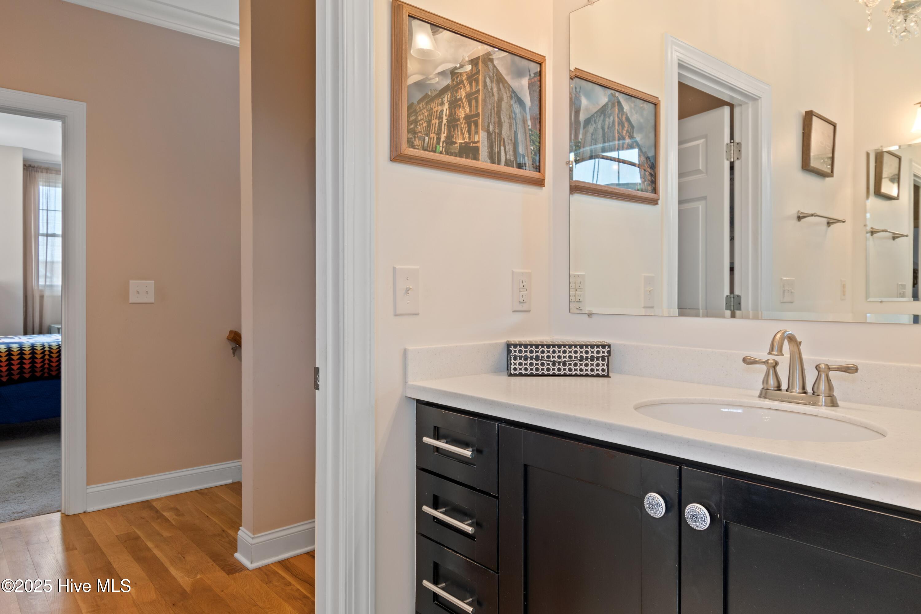 100552930 | Photo 35