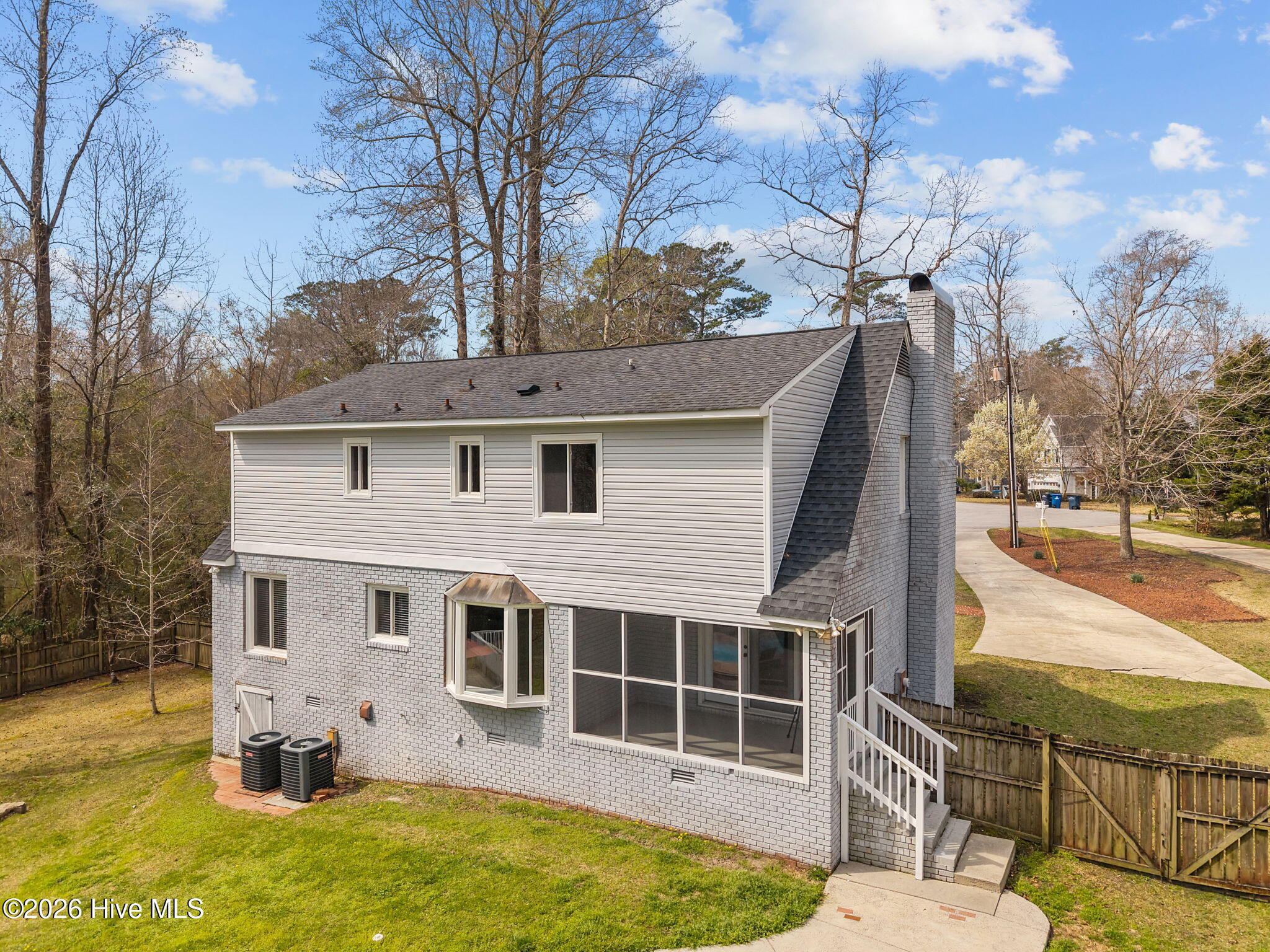 100560043 | Photo 44