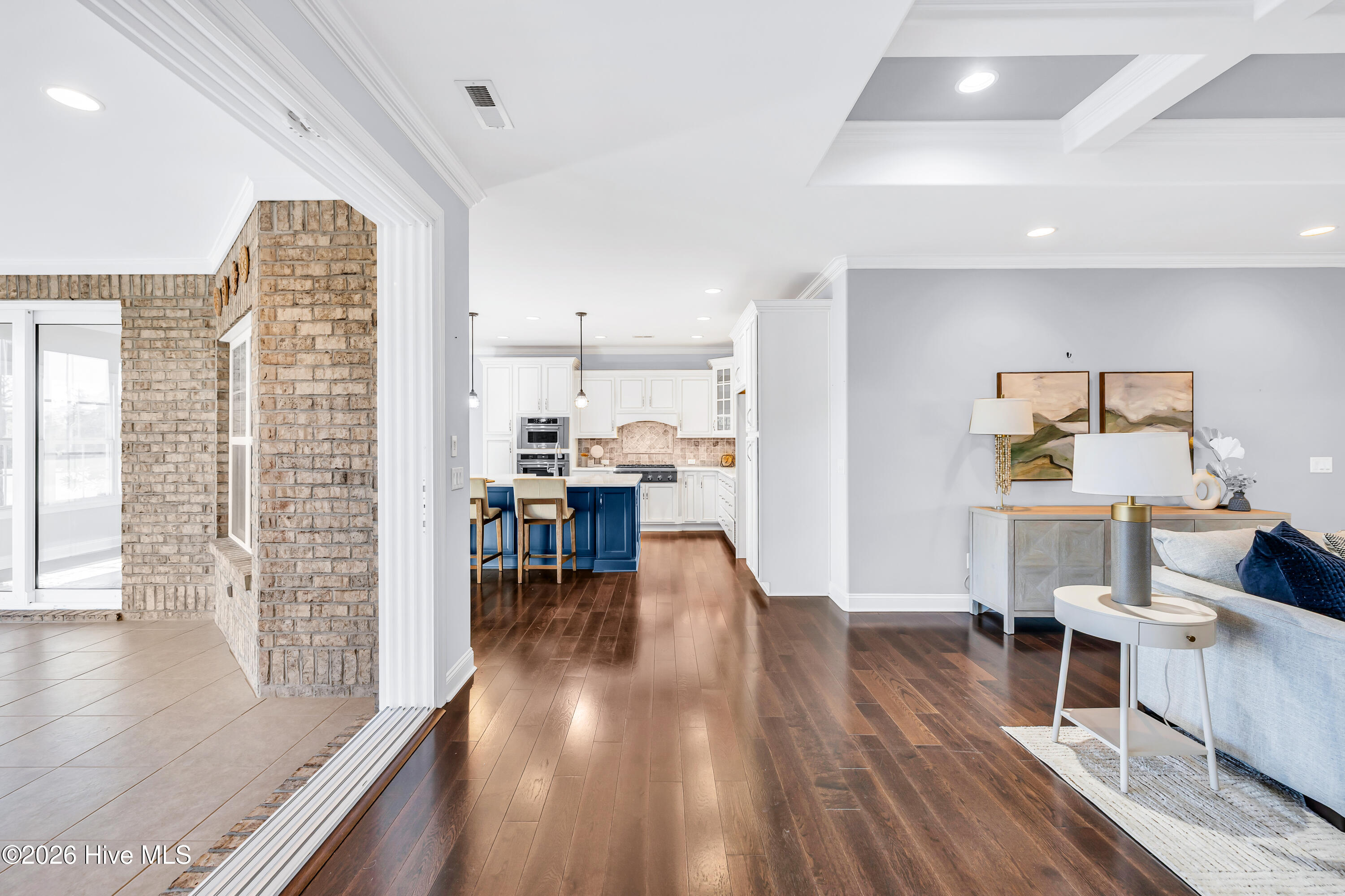 100550205 | Photo 19