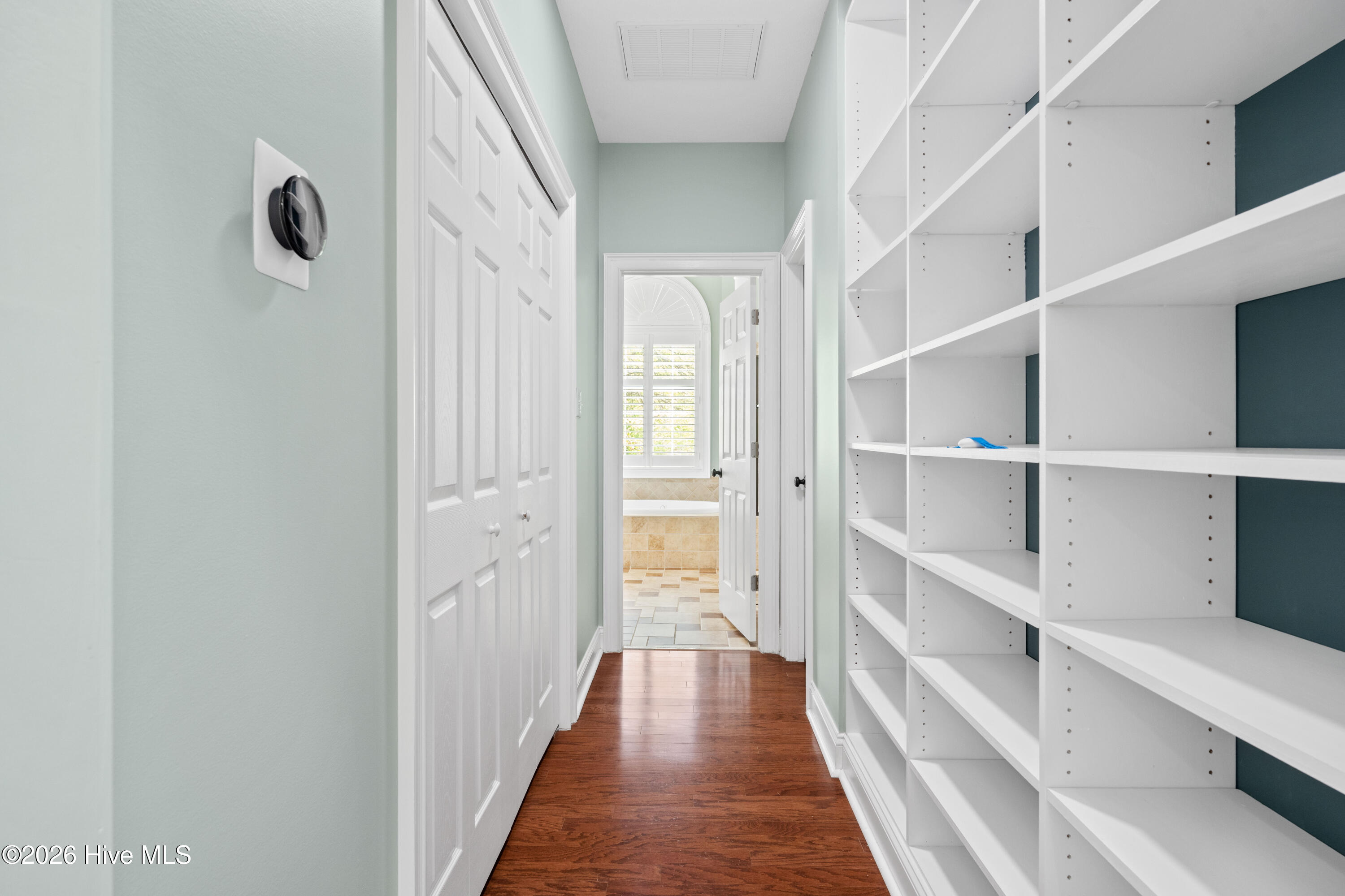 100565289 | Photo 35