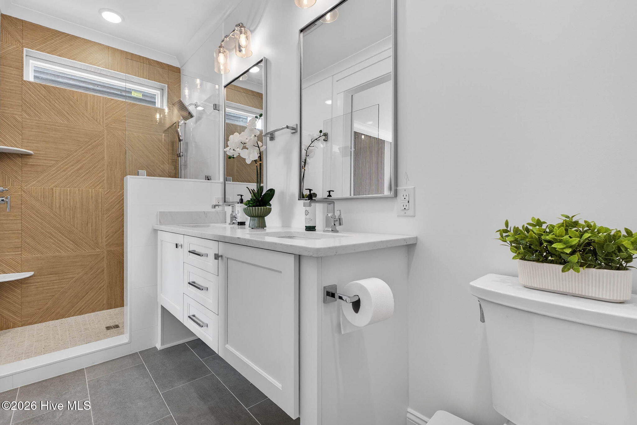 100543300 | Photo 17