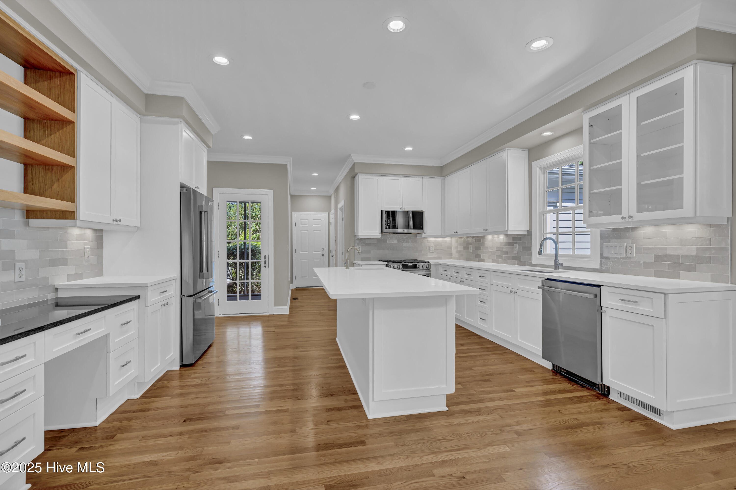 100516231 | Photo 11