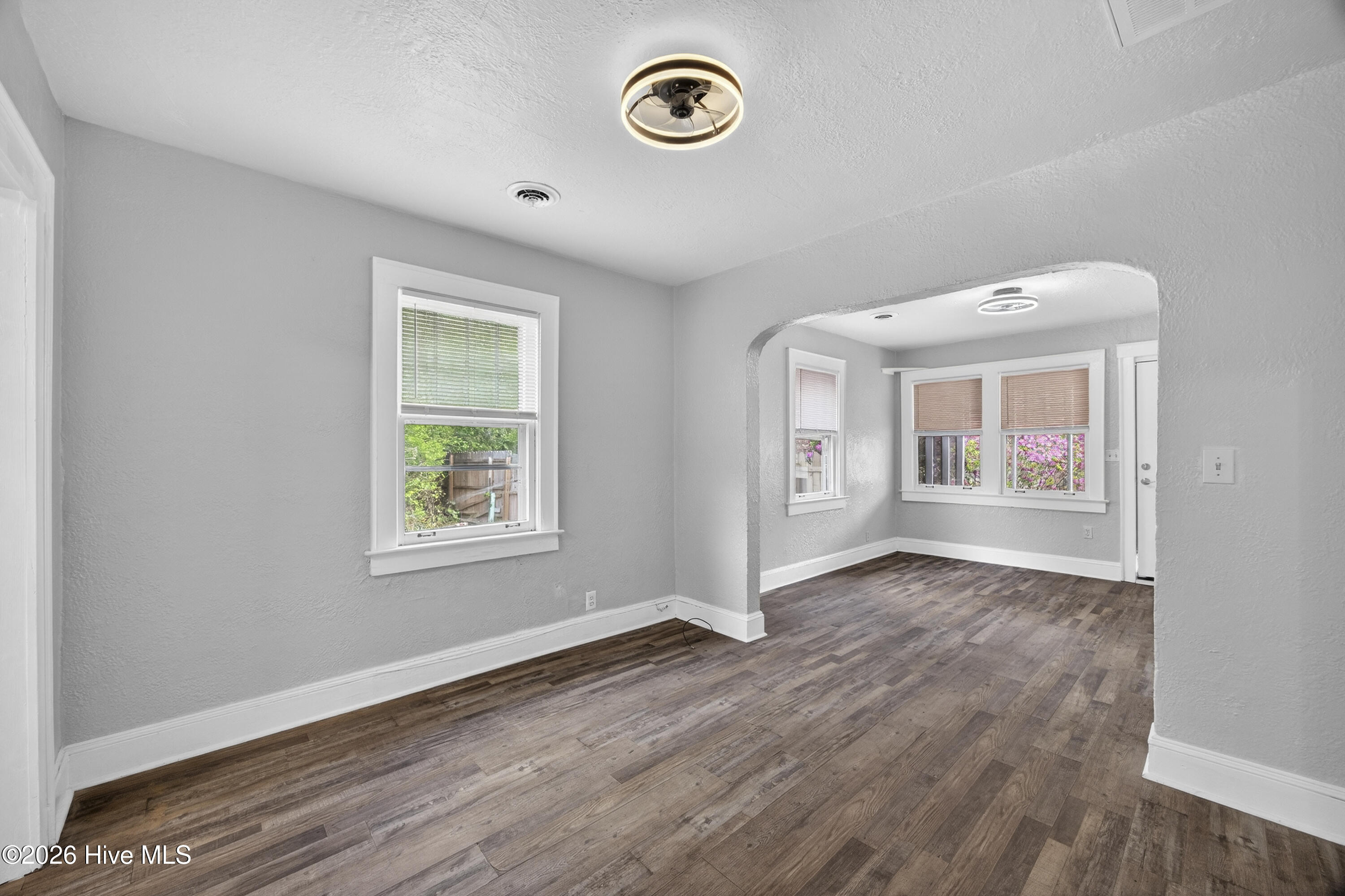 100564526 | Photo 19