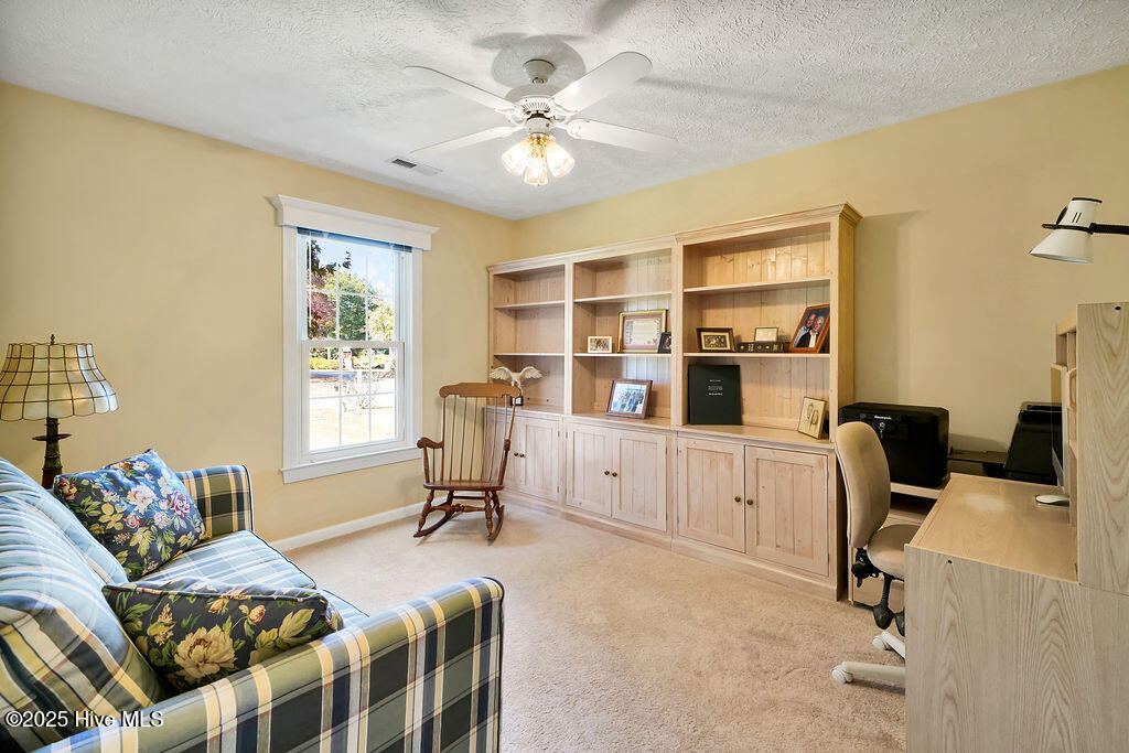 100541437 | Photo 28