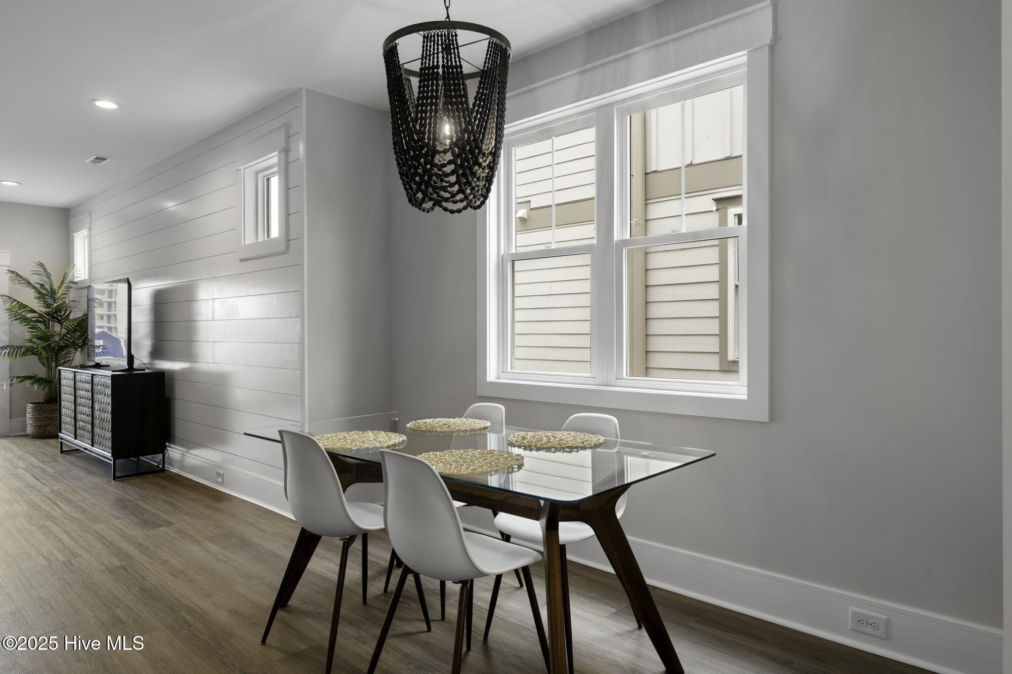 100519689 | Photo 22