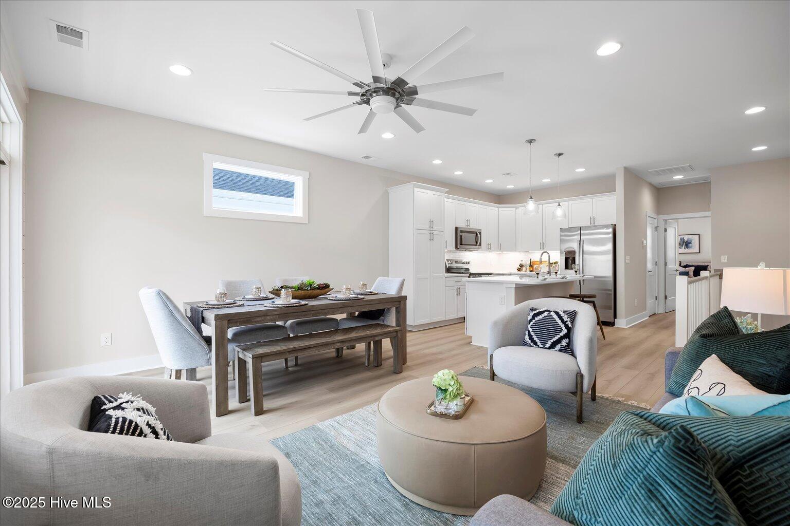 100515408 | Photo 14