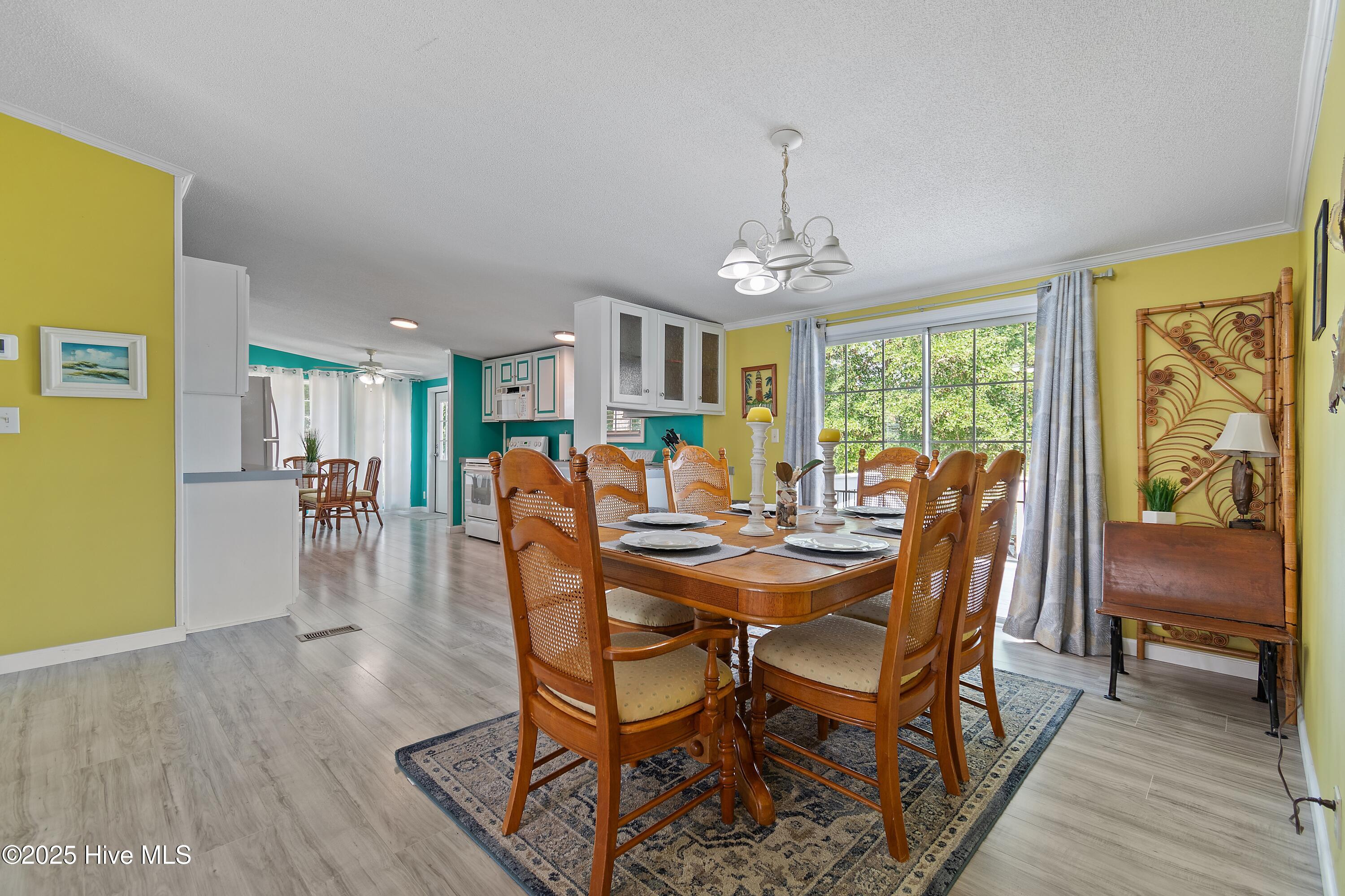 100525388 | Photo 10