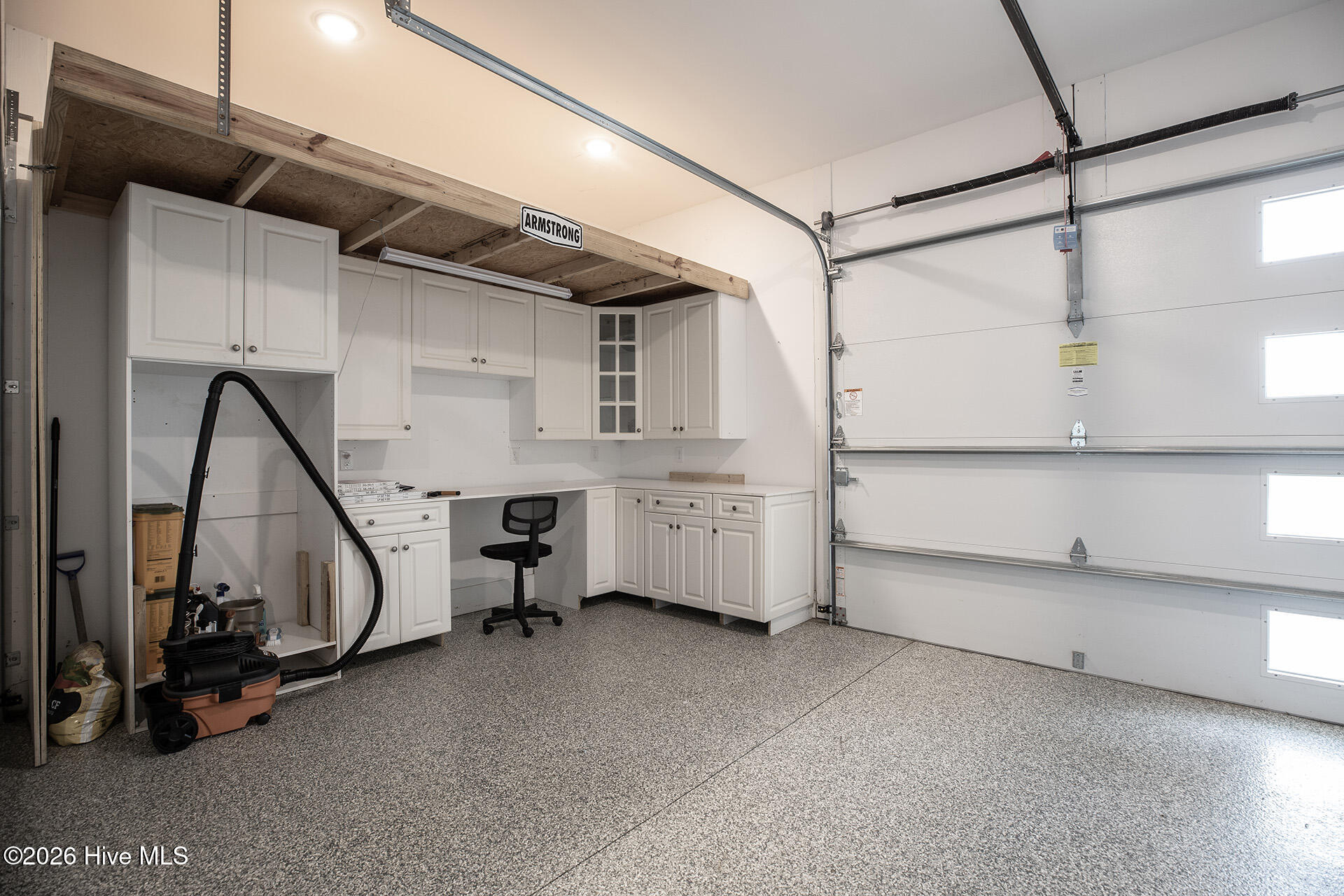 100562975 | Photo 61