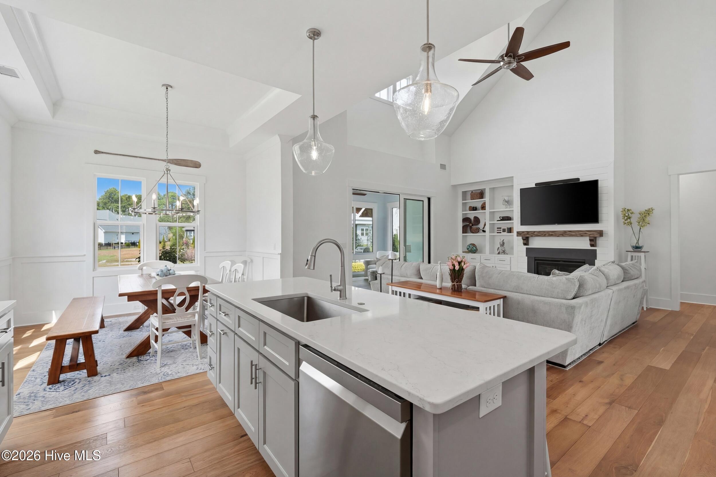 100563980 | Photo 19