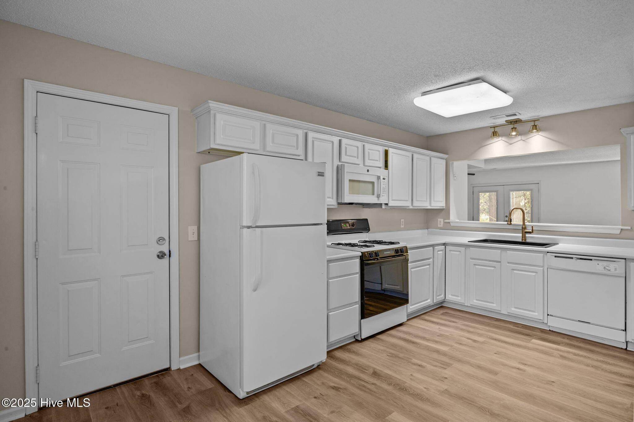 100543973 | Photo 15