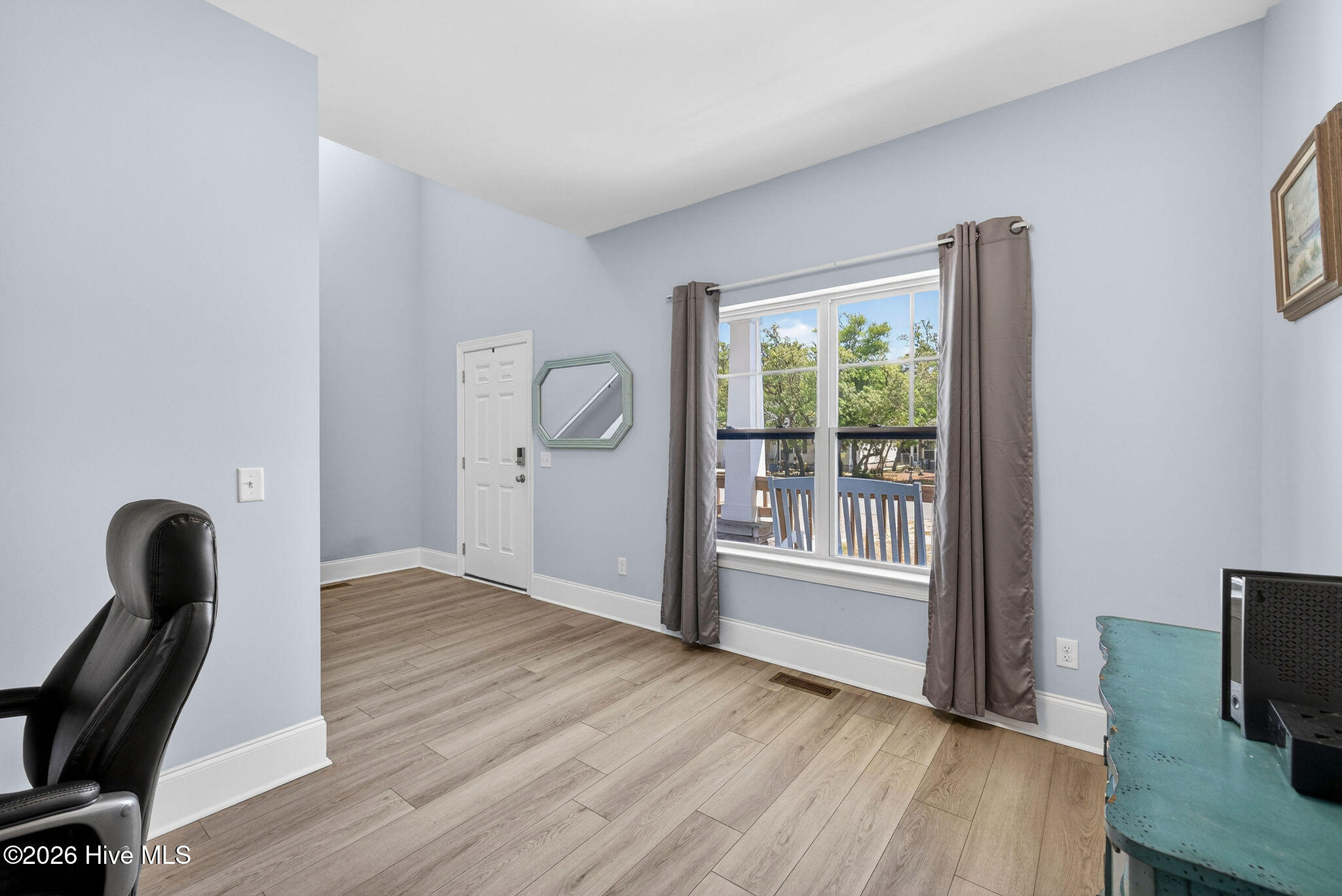 100570587 | Photo 10