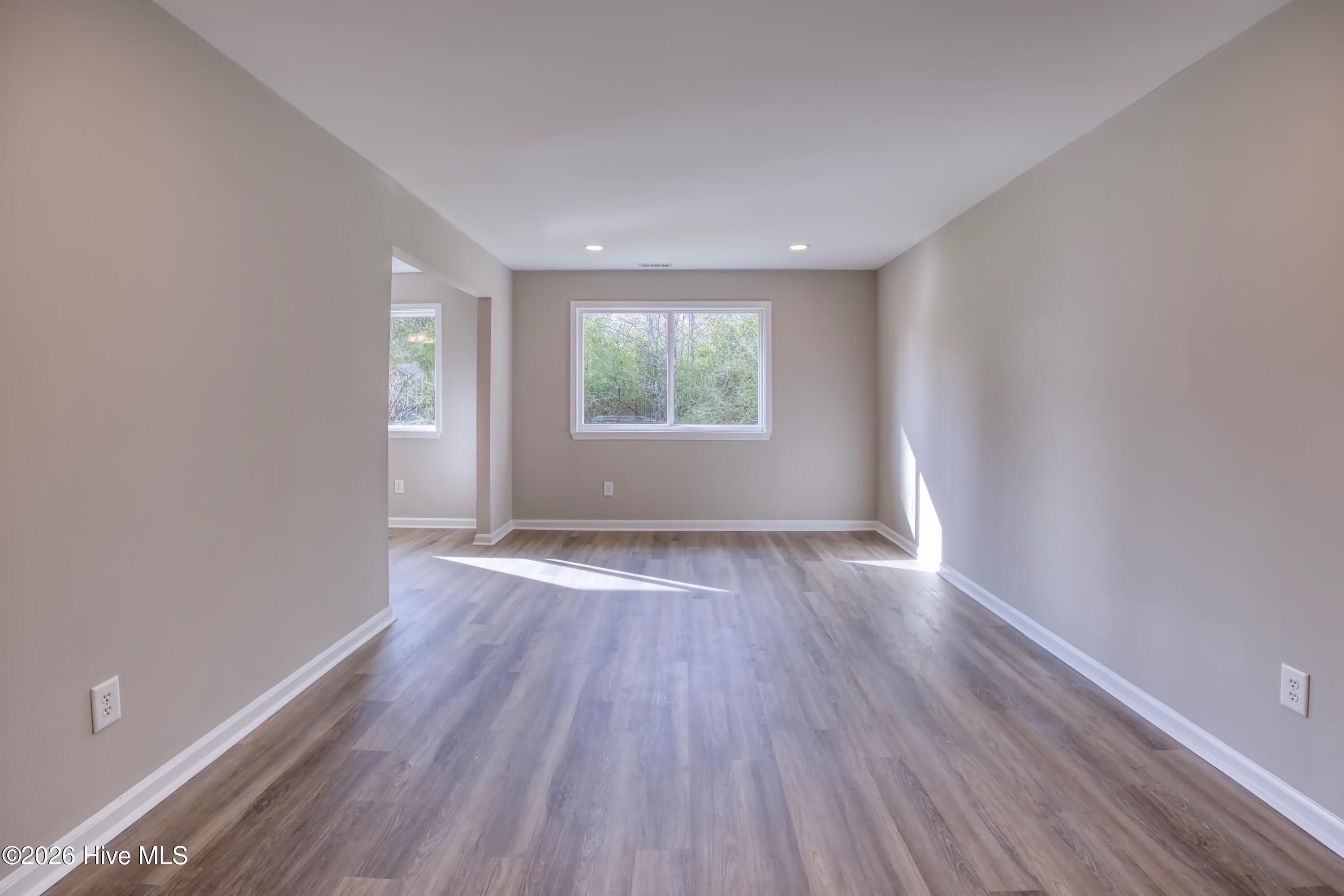 100561992 | Photo 14