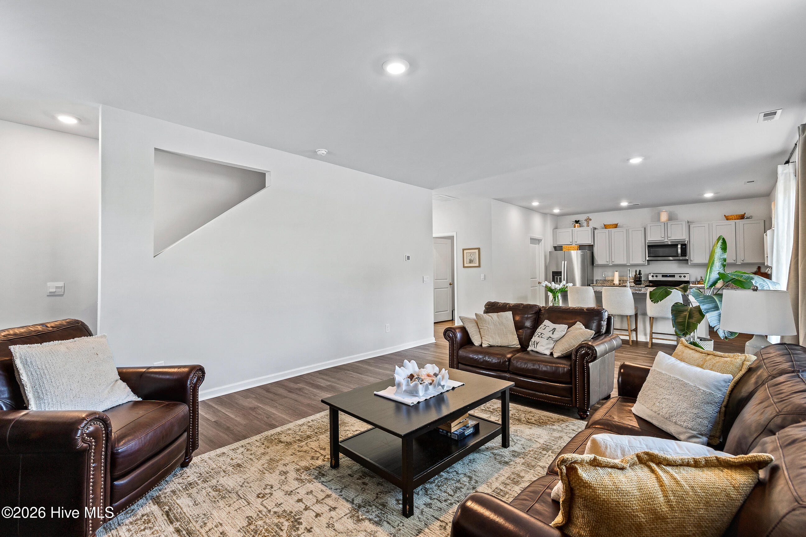 100558973 | Photo 12