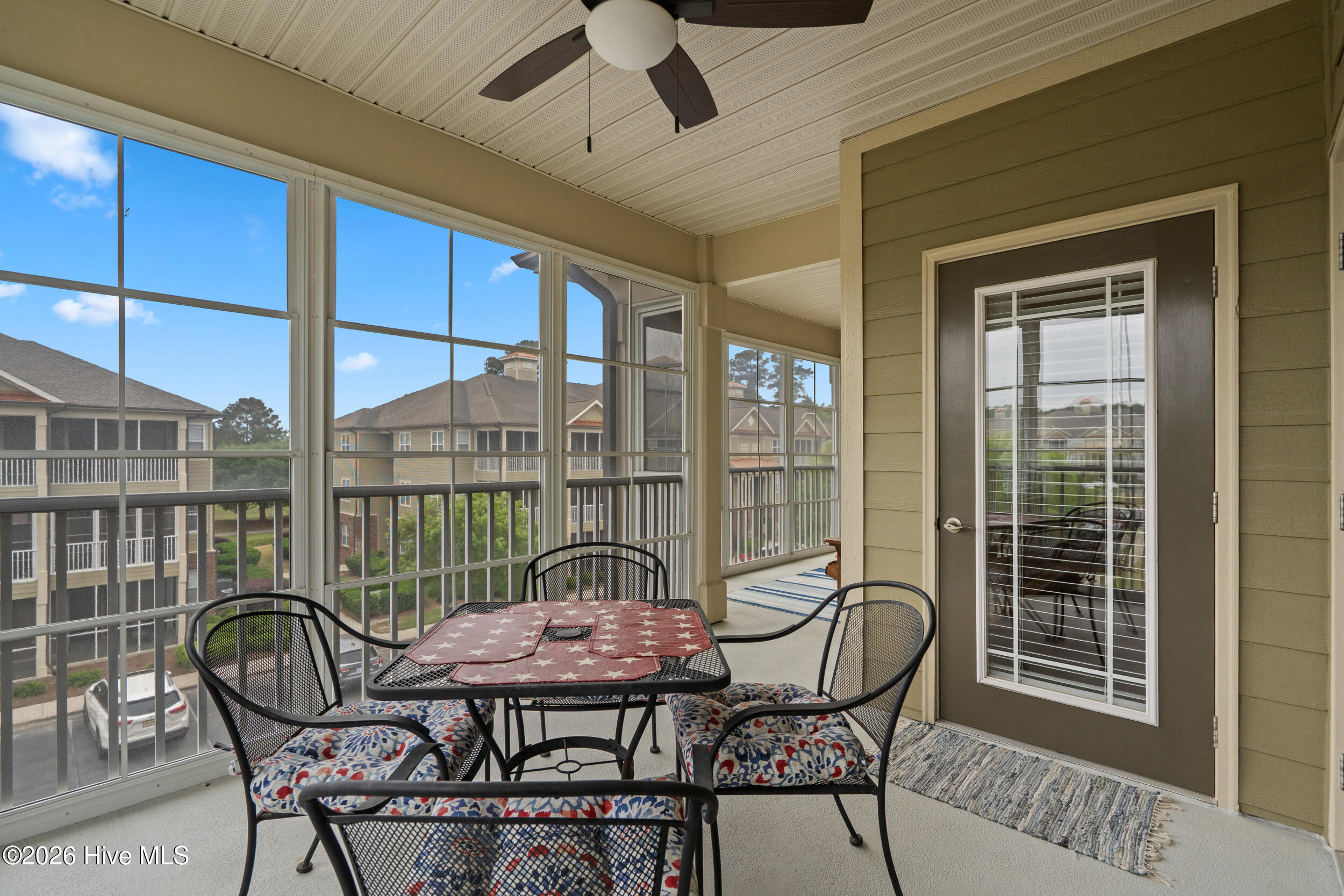 100570667 | Photo 16