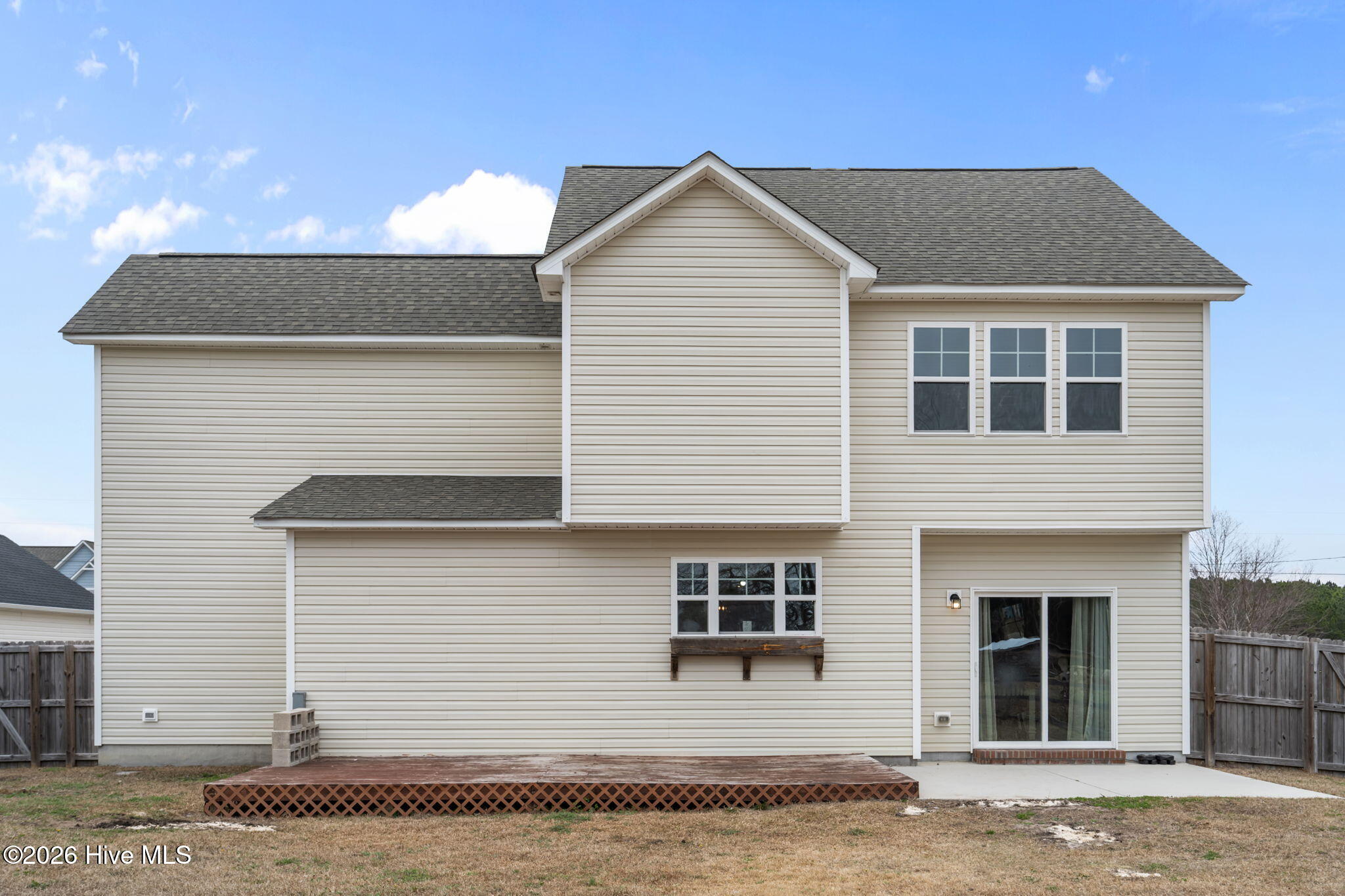 100557643 | Photo 40