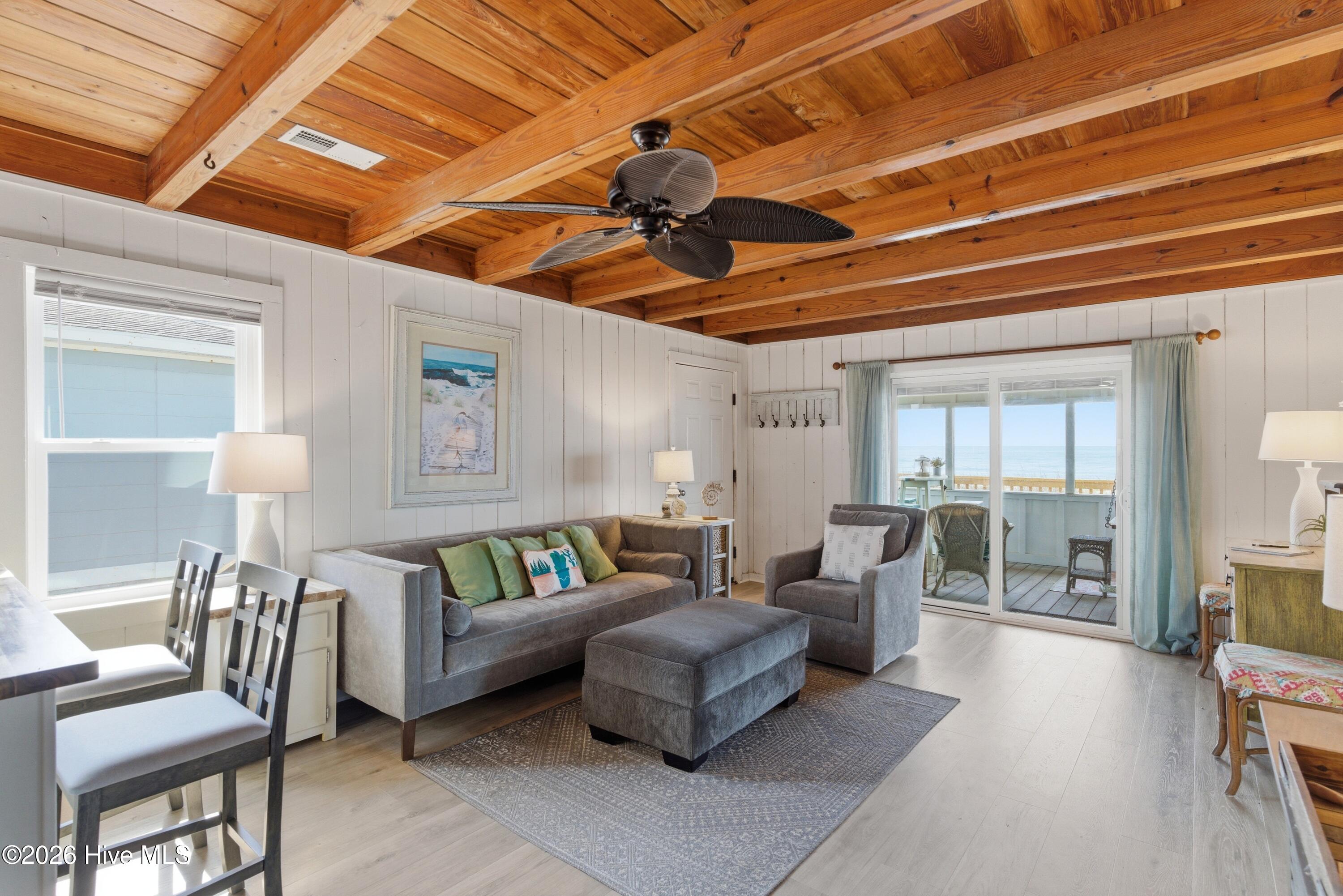 100570347 | Photo 12