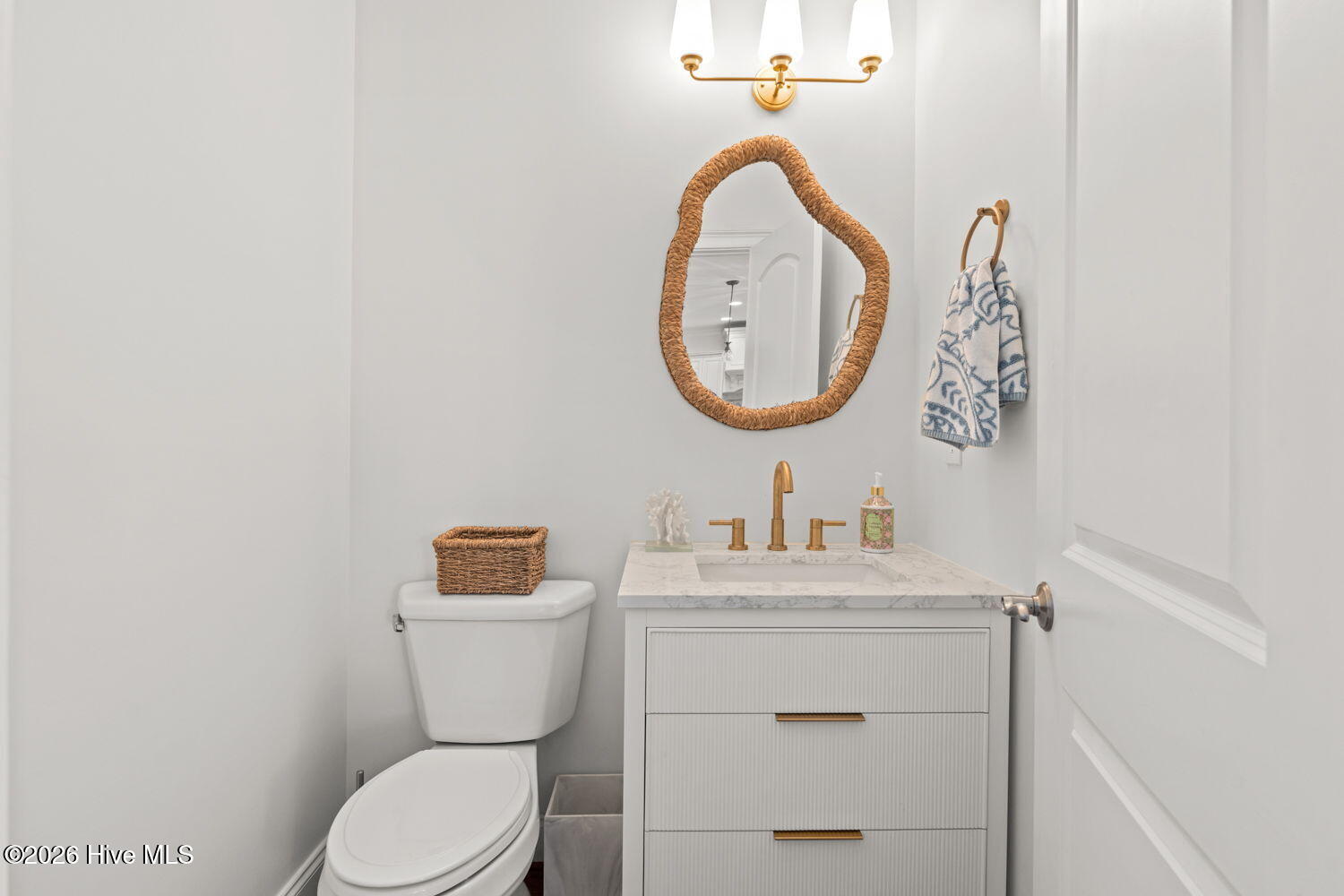 100566570 | Photo 56