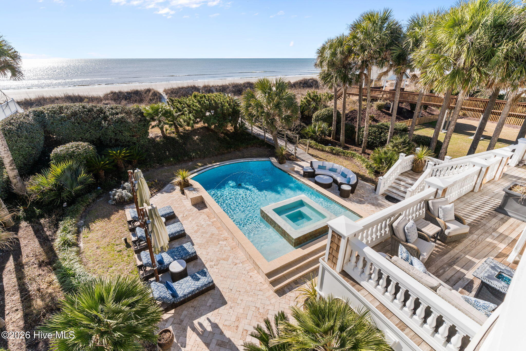 100552689 | Photo 56