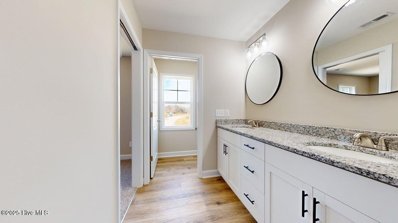 100542027 | Photo 36