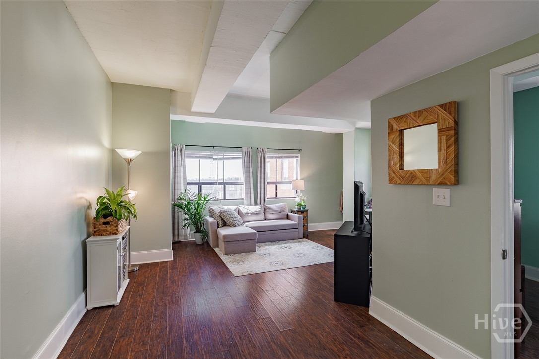 131 Broad Street E 707