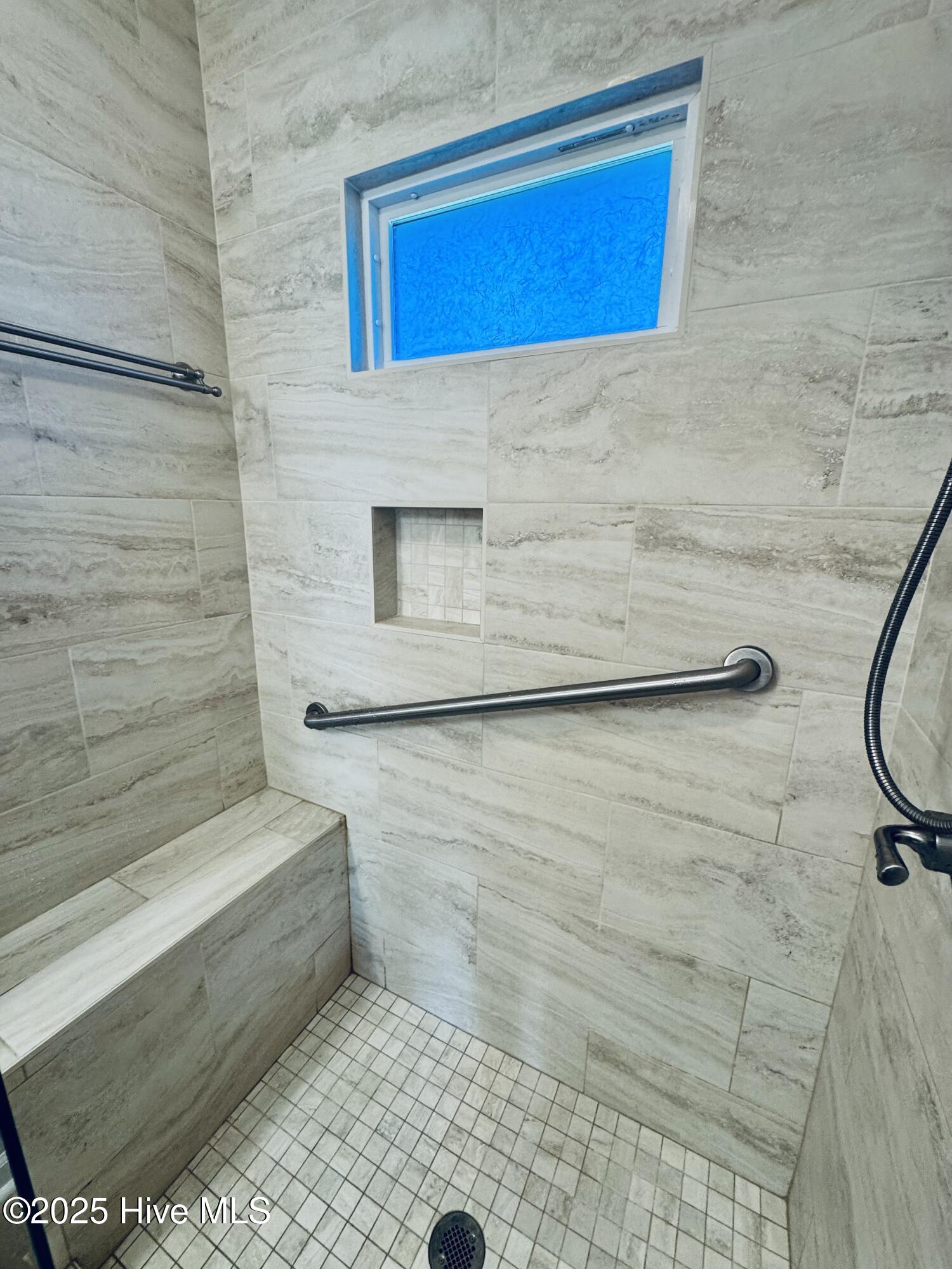 100550414 | Photo 18