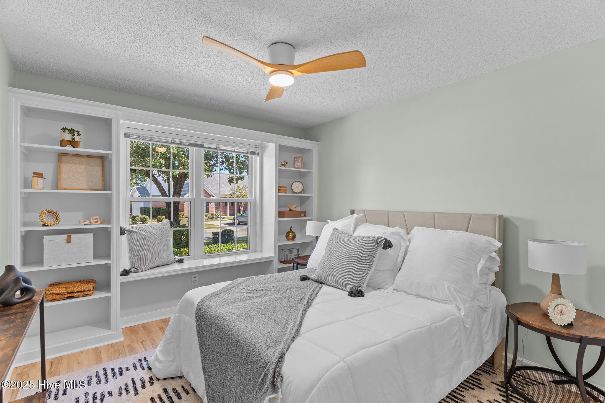 100537786 | Photo 24