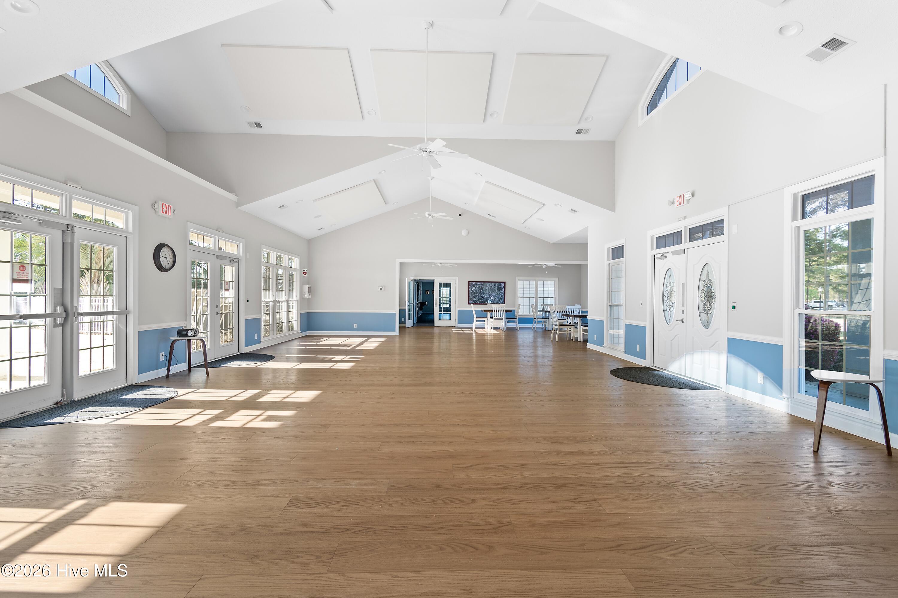 100560224 | Photo 46