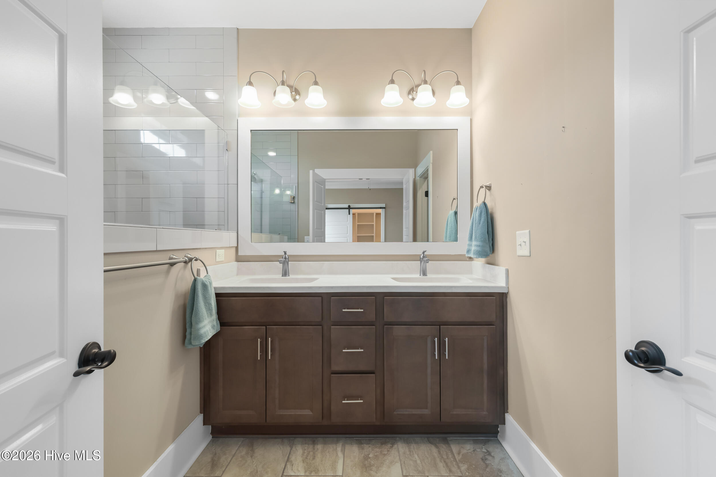 100560920 | Photo 19