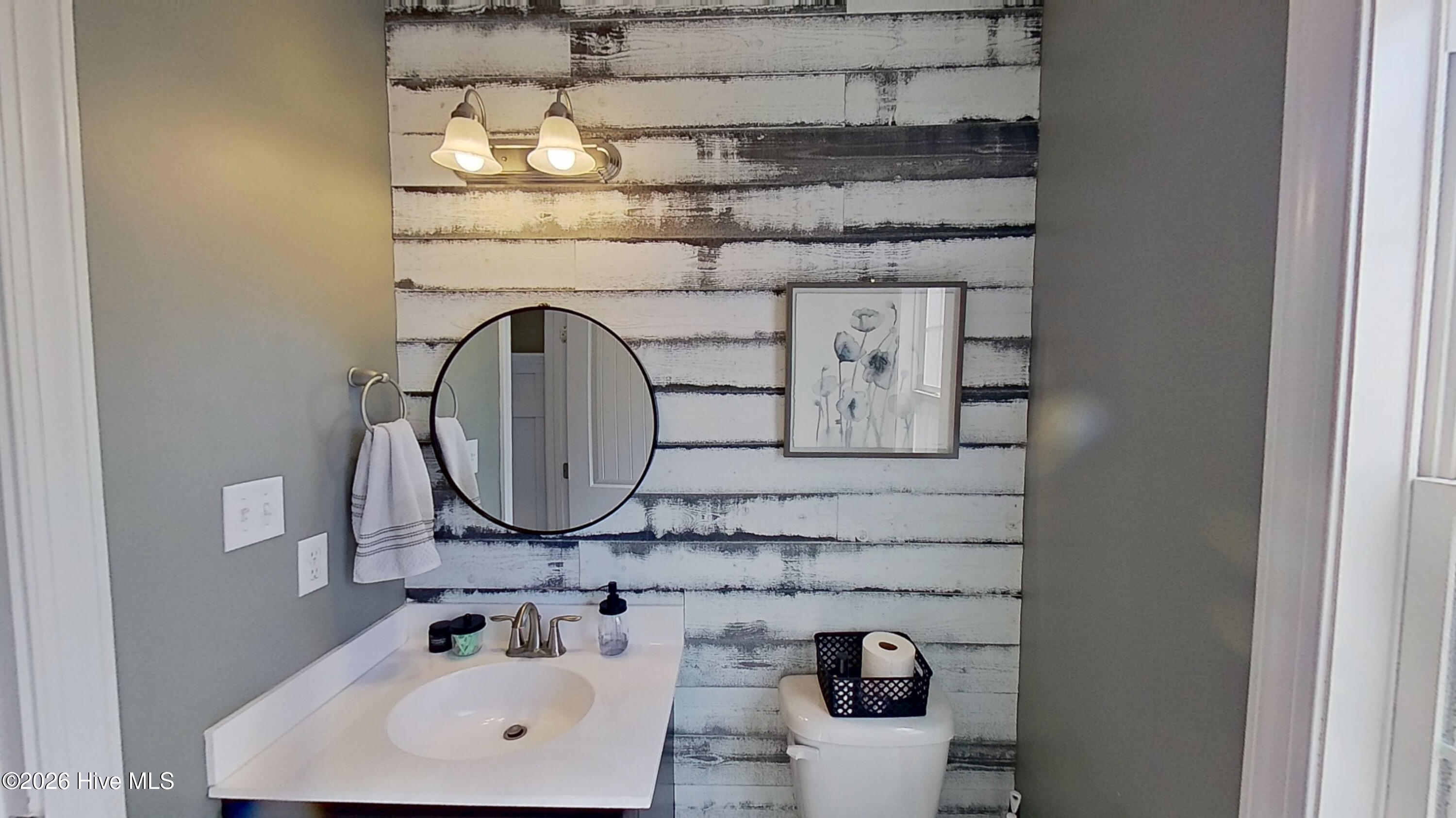 100566911 | Photo 13