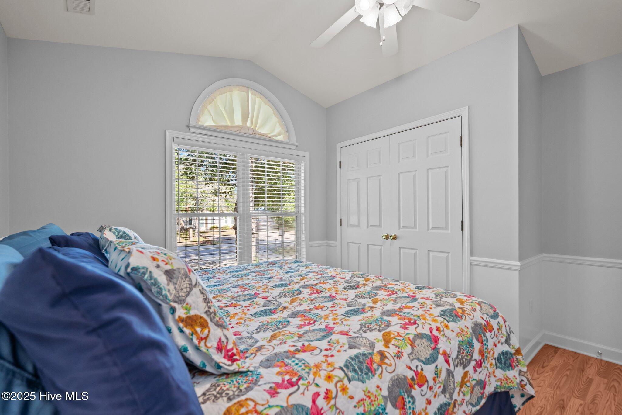 100516795 | Photo 35