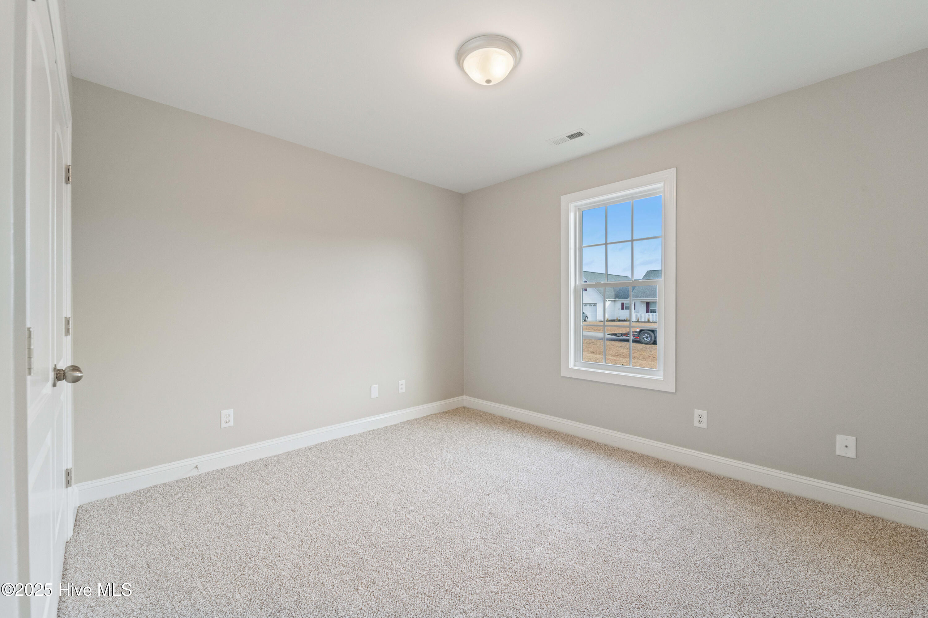 100558334 | Photo 12