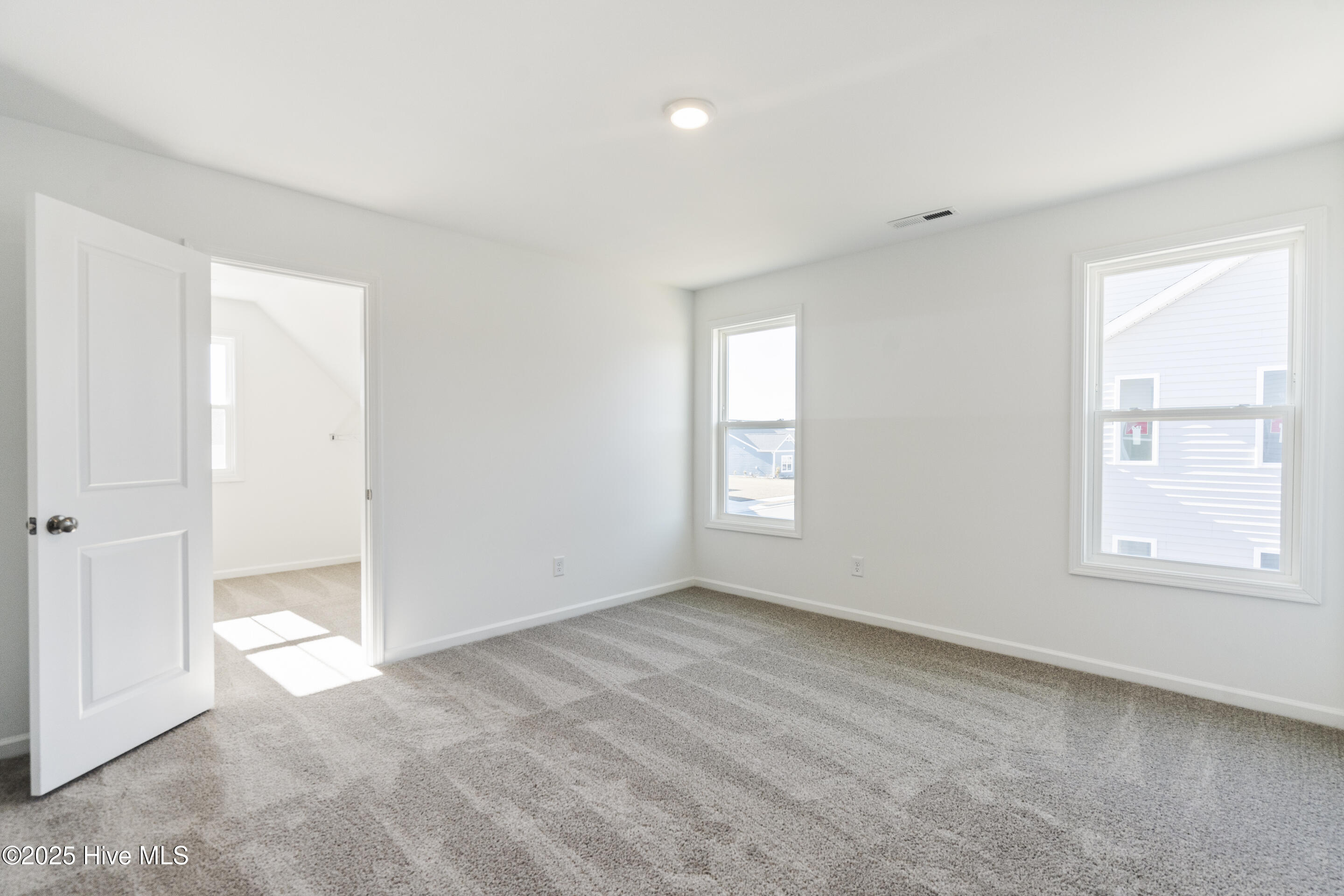 100486193 | Photo 32