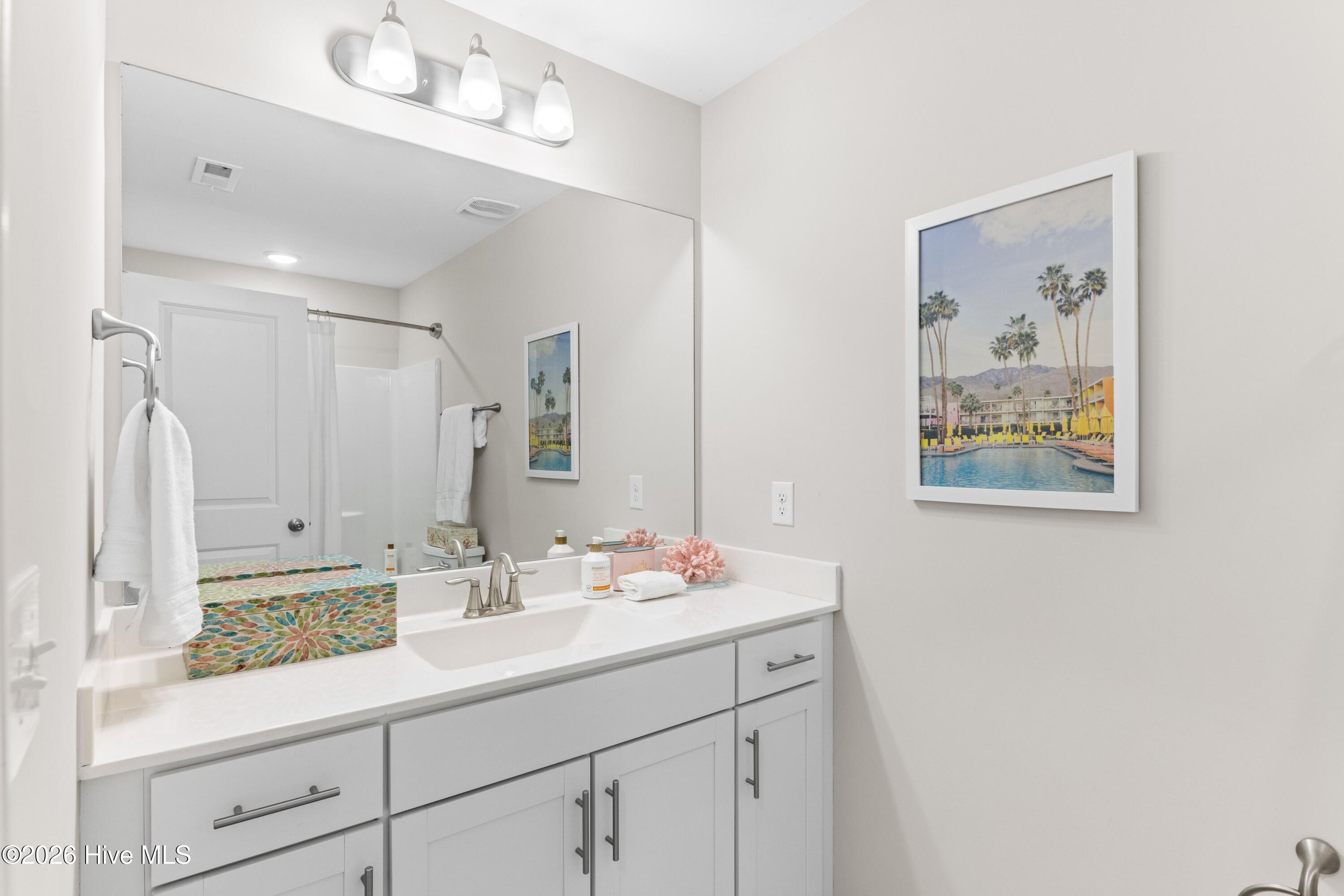 100561079 | Photo 34