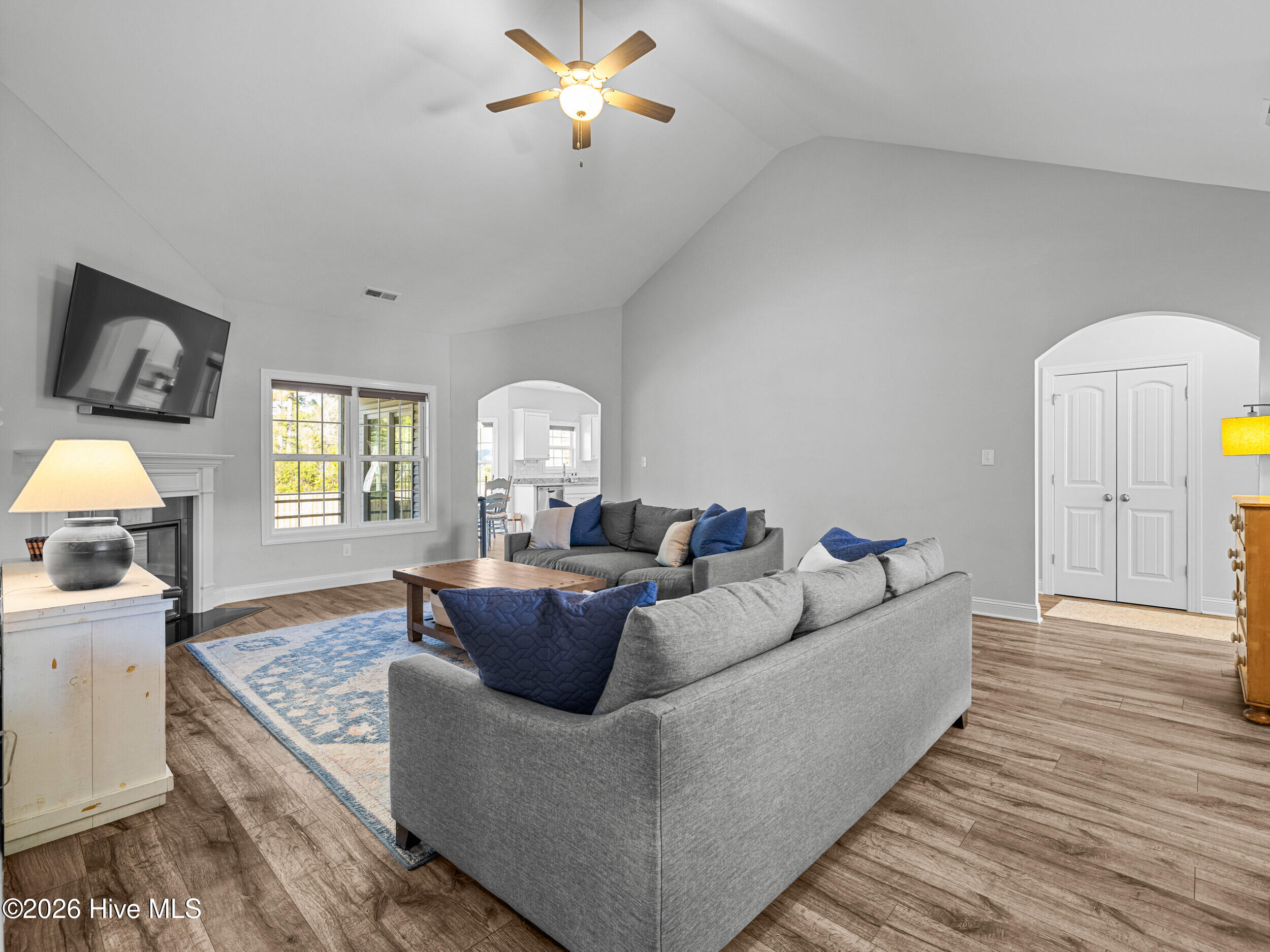 100553436 | Photo 14