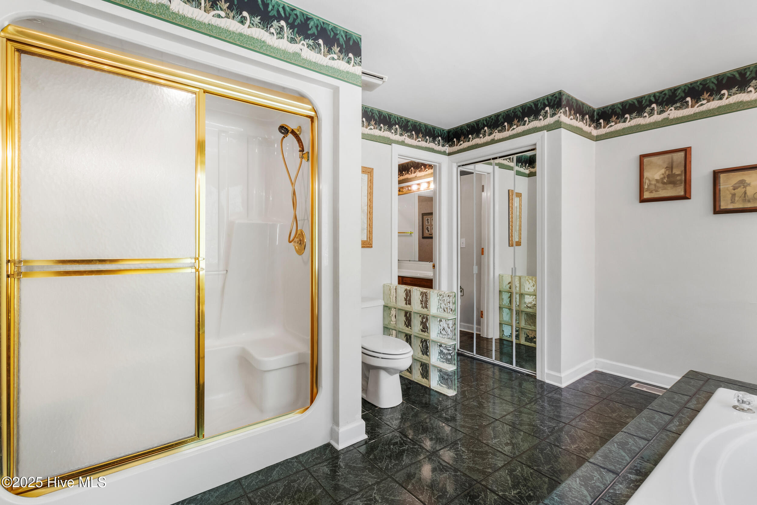 100502660 | Photo 21