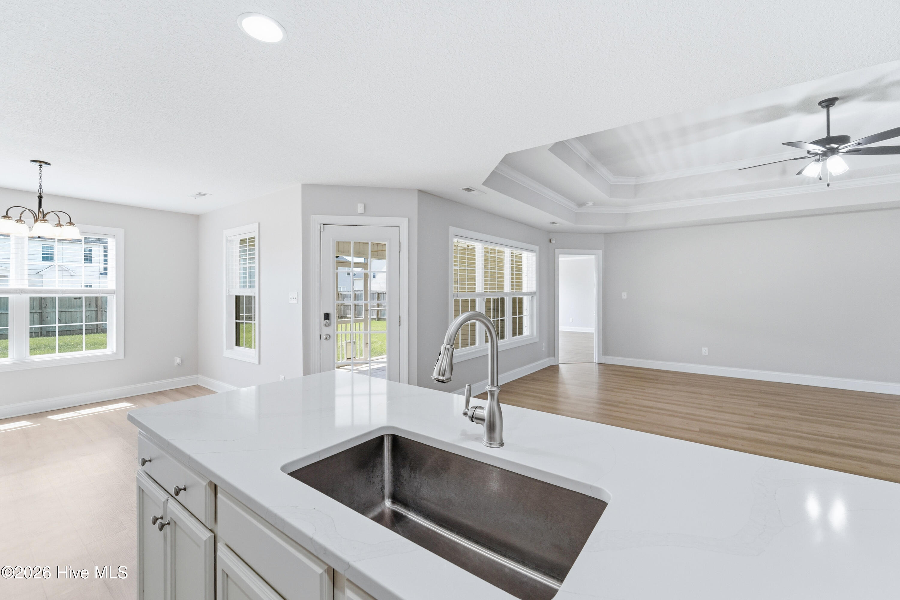 100570478 | Photo 20