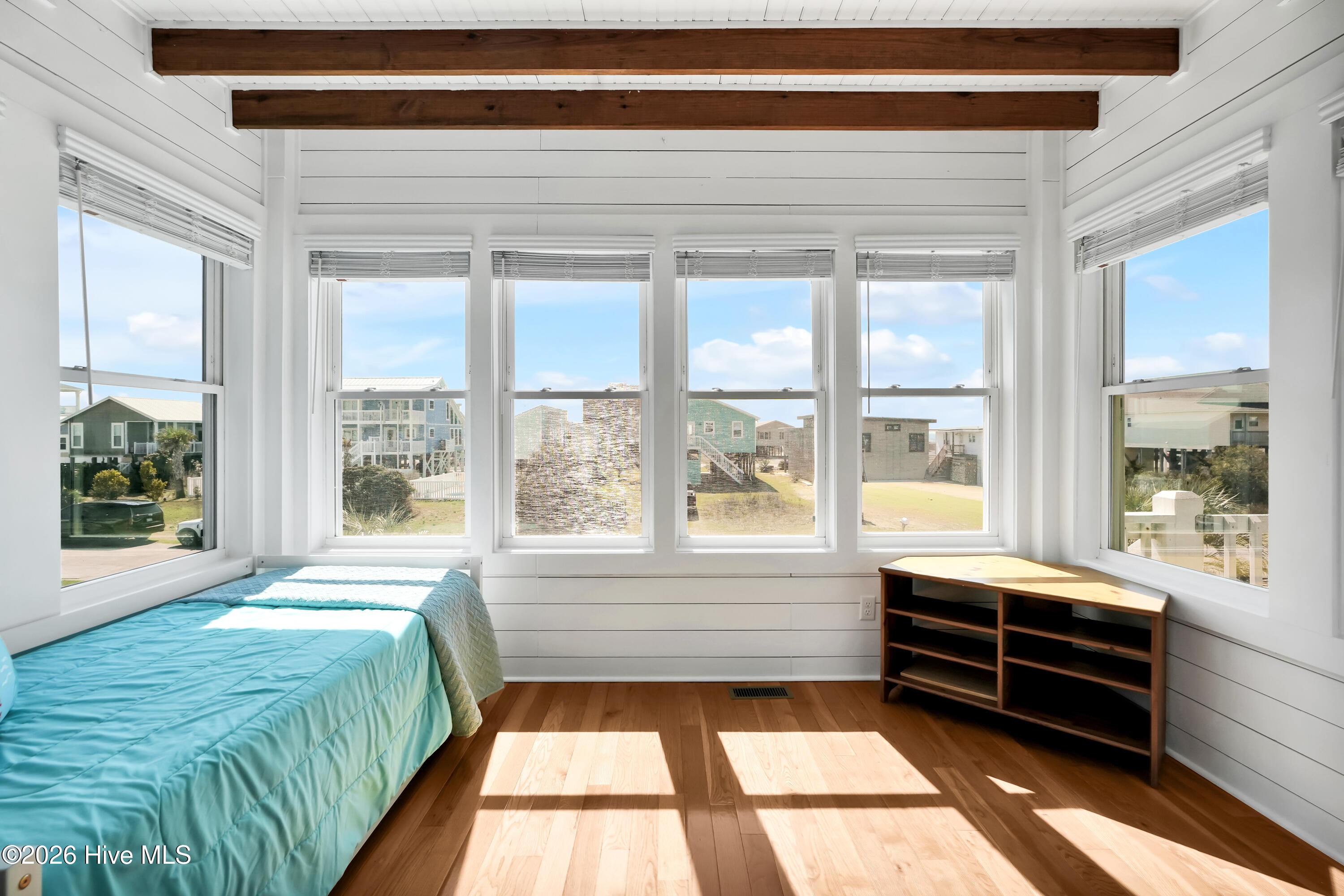 100559686 | Photo 25