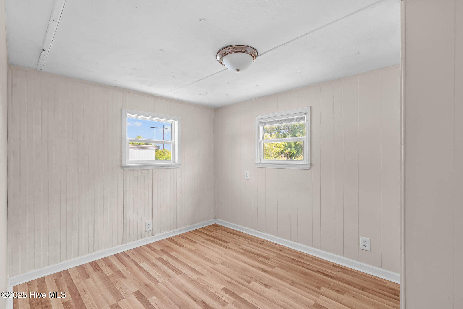 100557844 | Photo 18