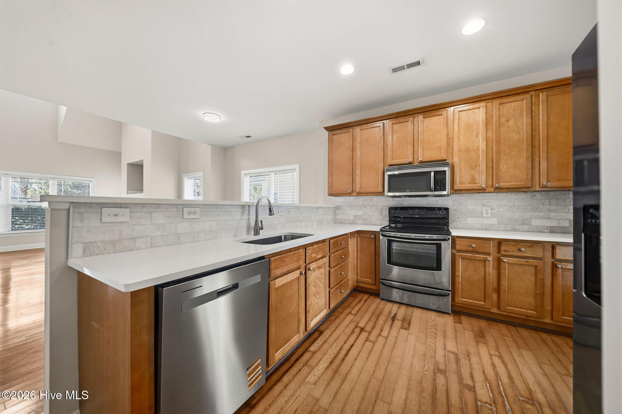 100566234 | Photo 25