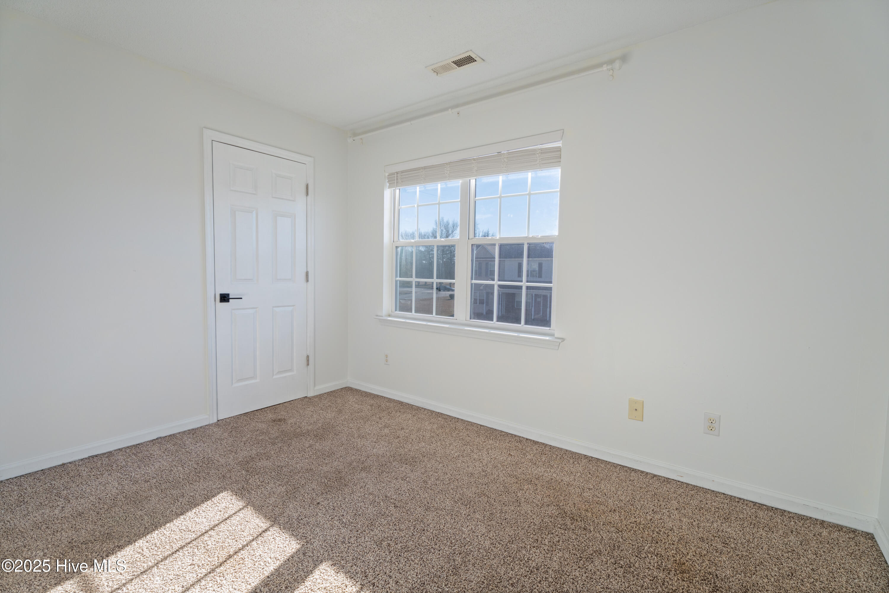 100545536 | Photo 14